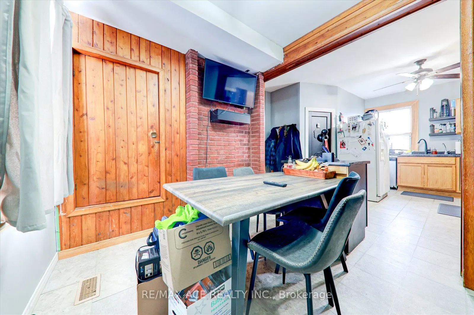 304 West Scugog Lane