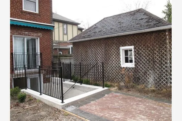 40 Thorncliffe Avenue