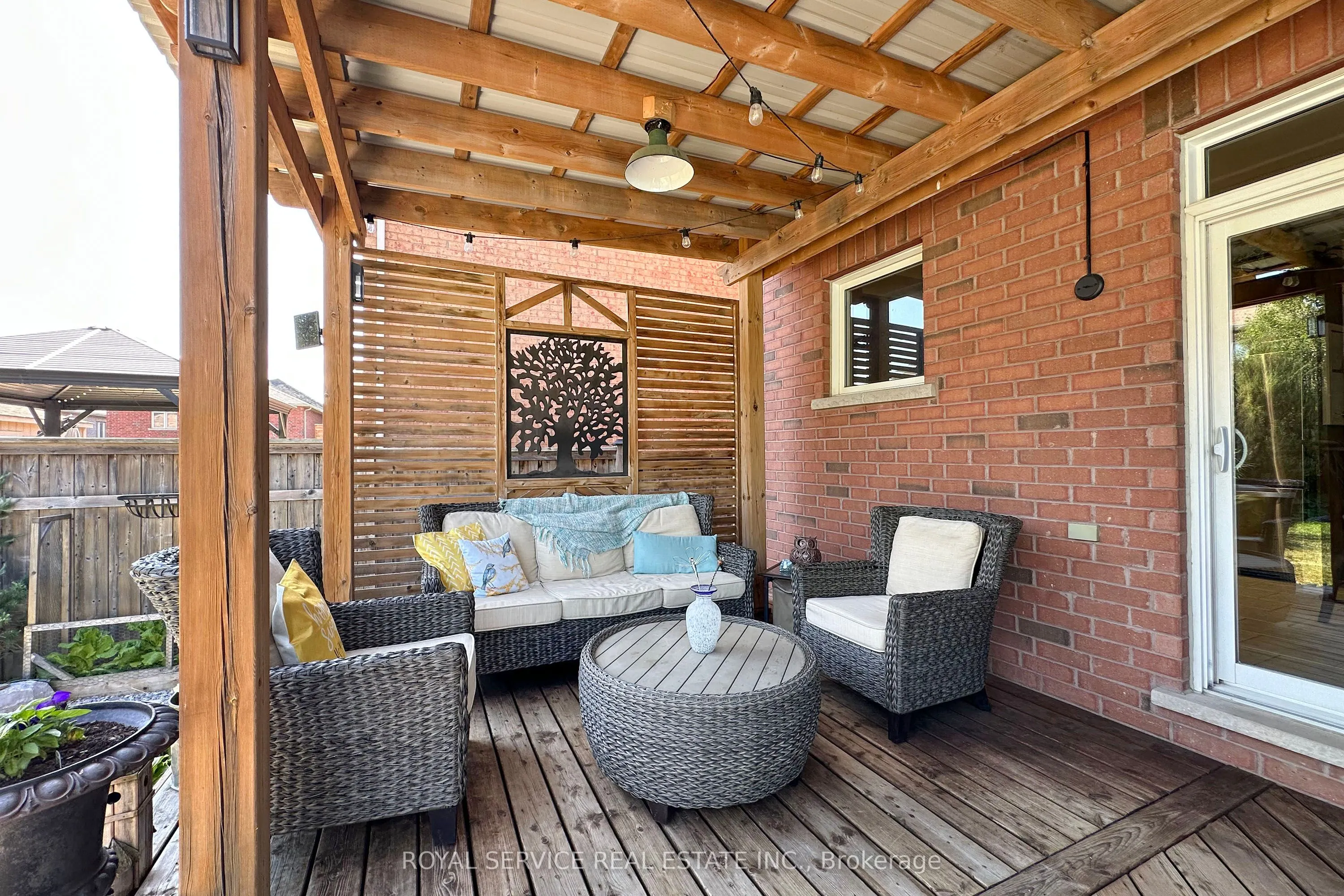 15 Thomas Woodlock Street