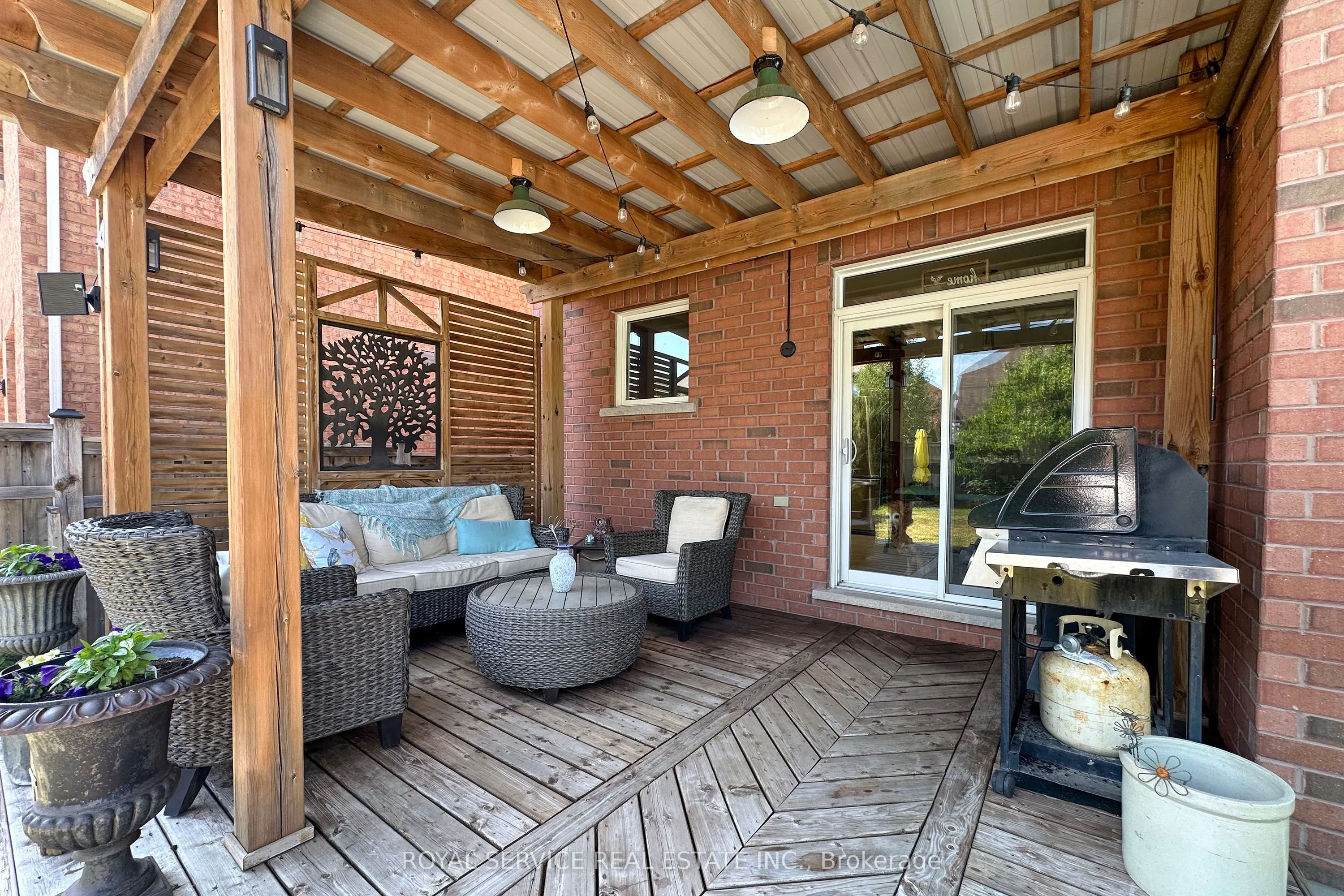 15 Thomas Woodlock Street