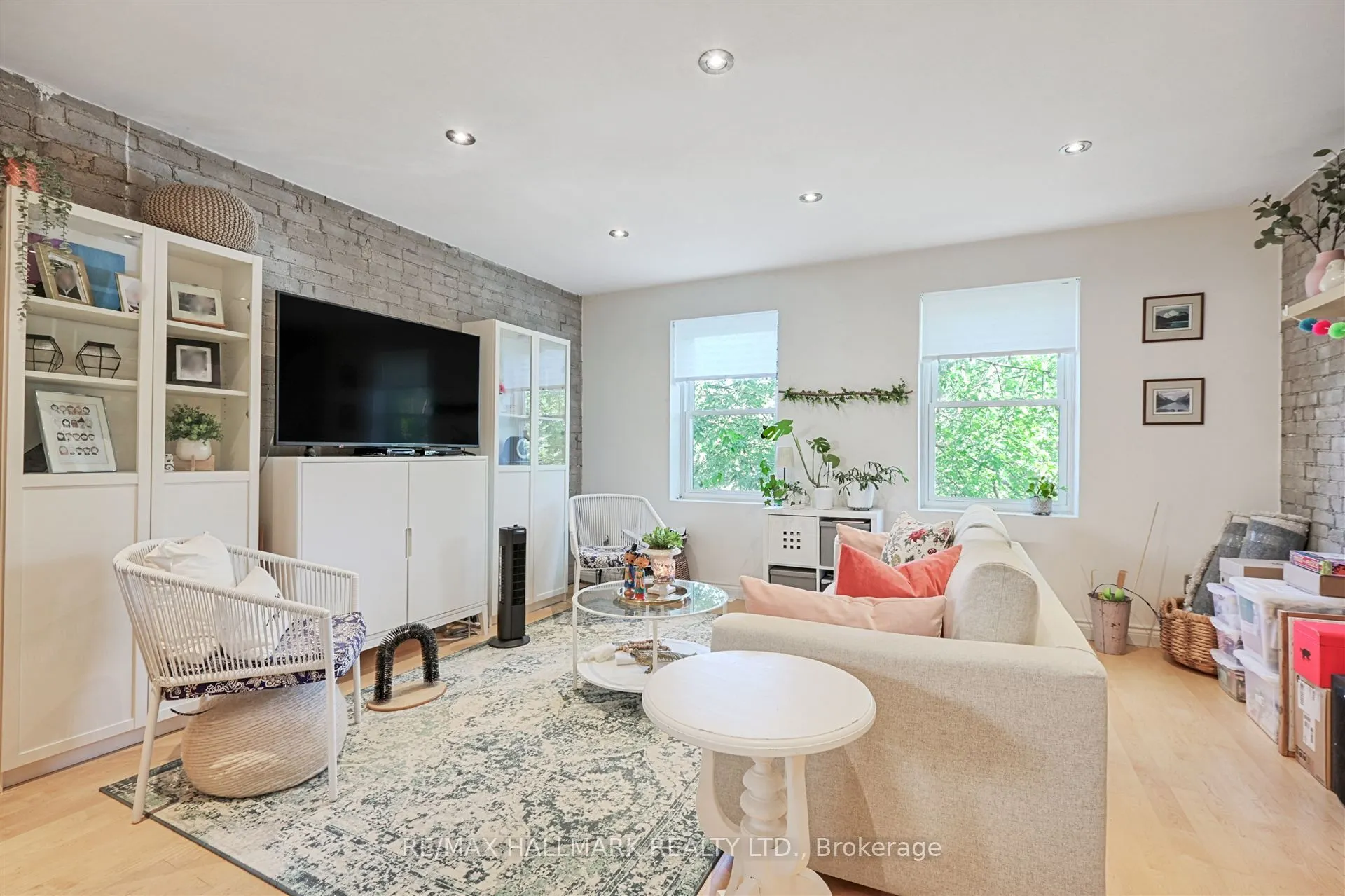 1926 Gerrard Street E