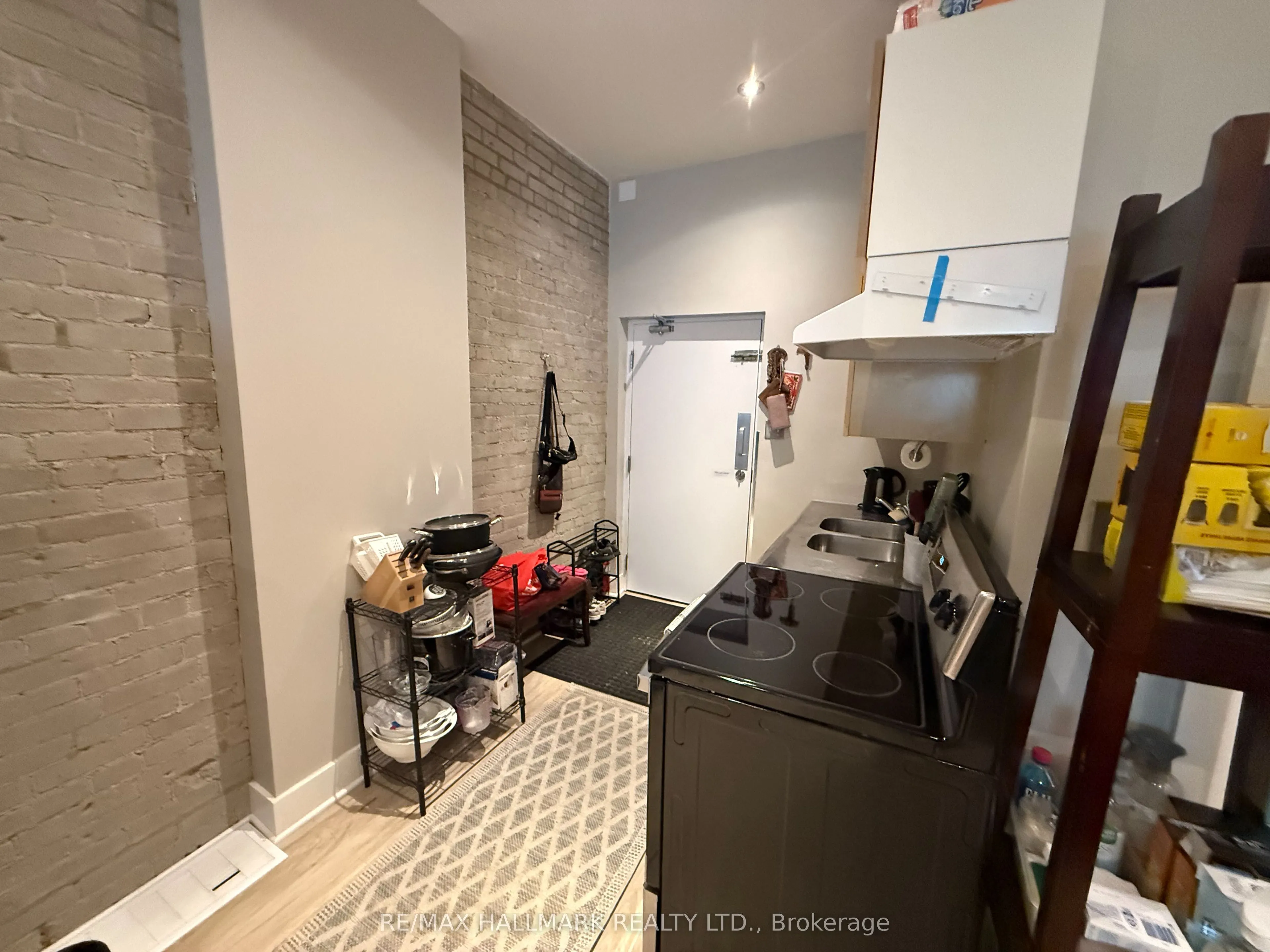 1926 Gerrard Street E