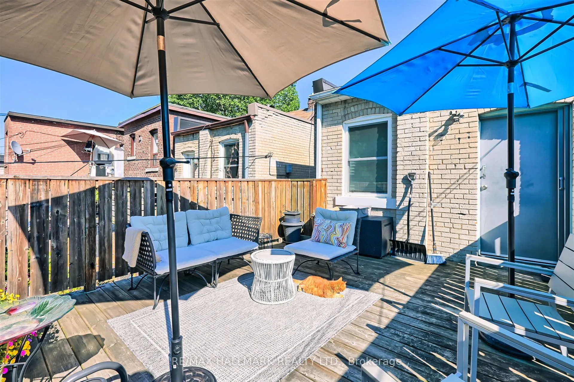 1926 Gerrard Street E