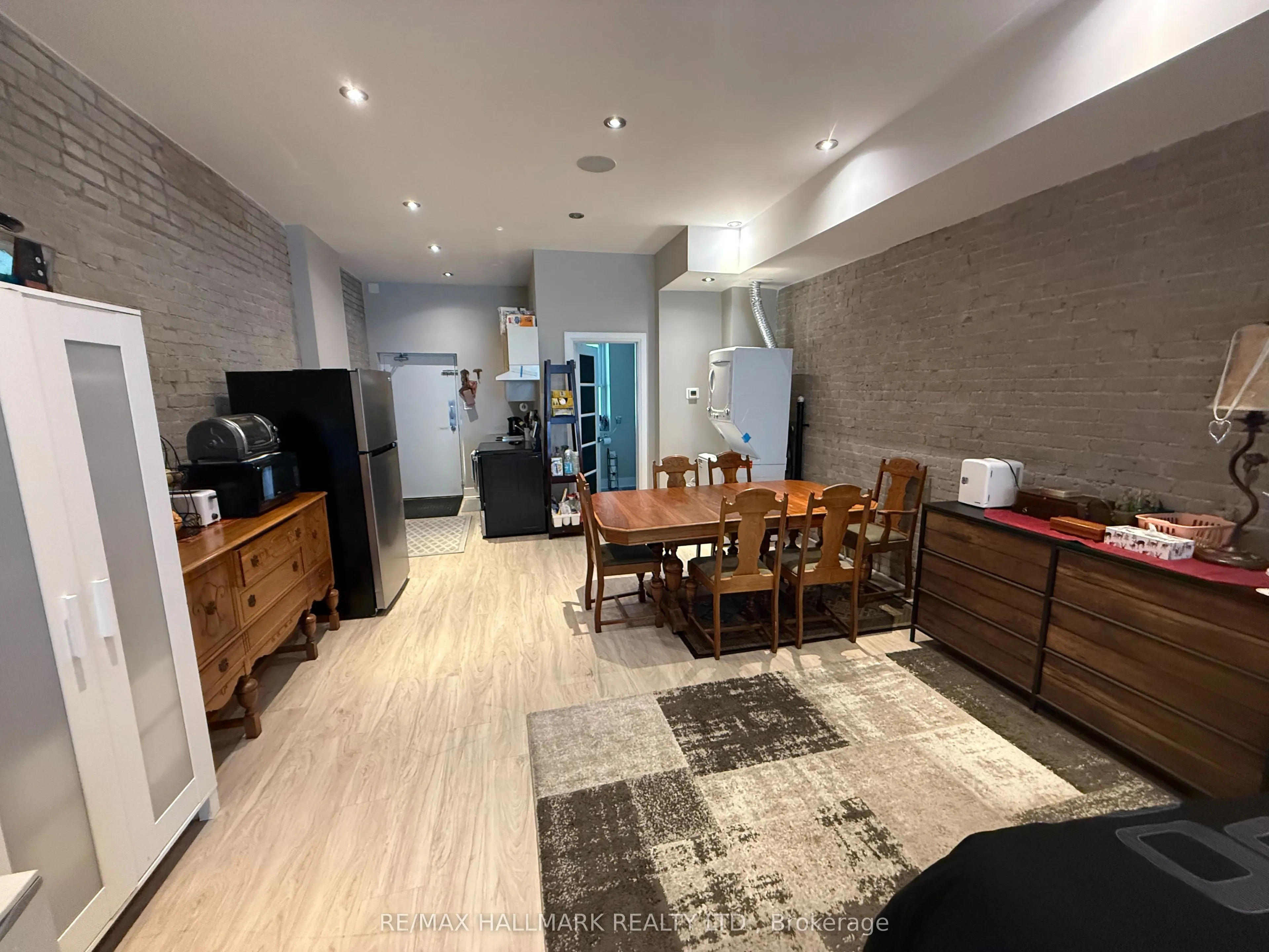 1926 Gerrard Street E