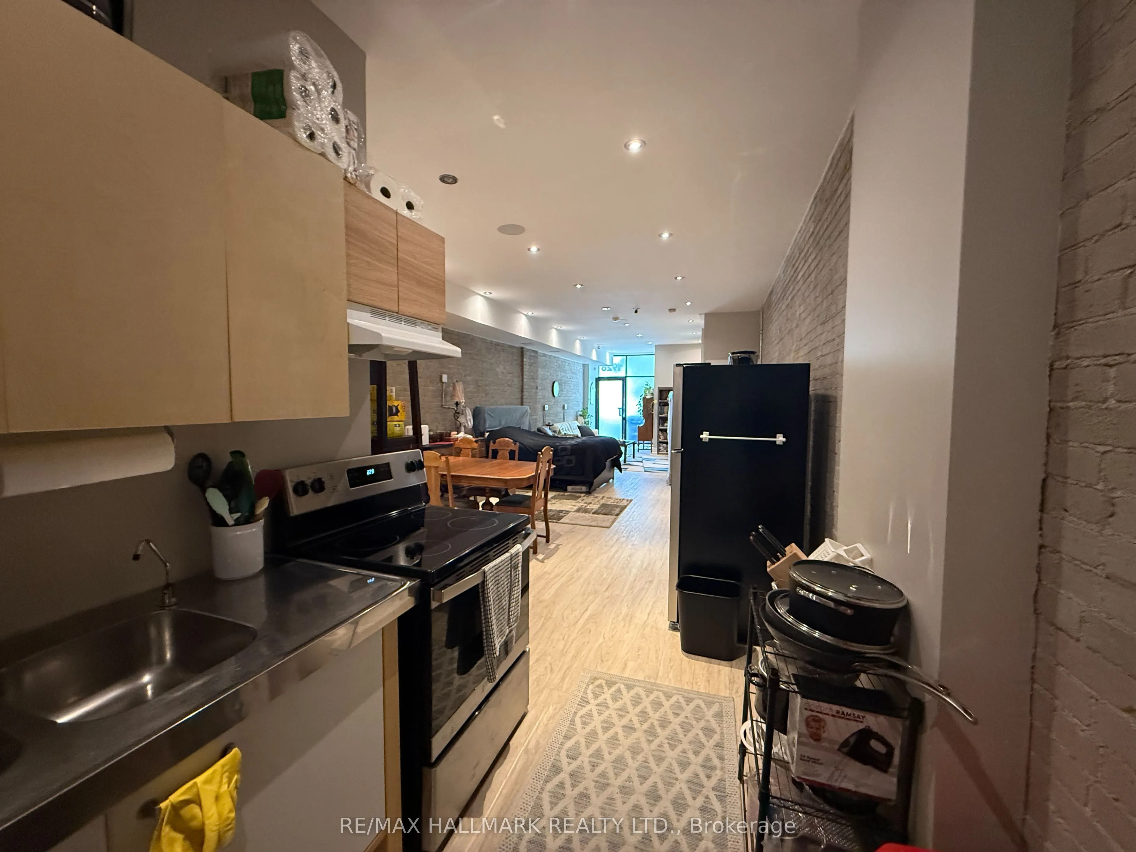 1926 Gerrard Street E