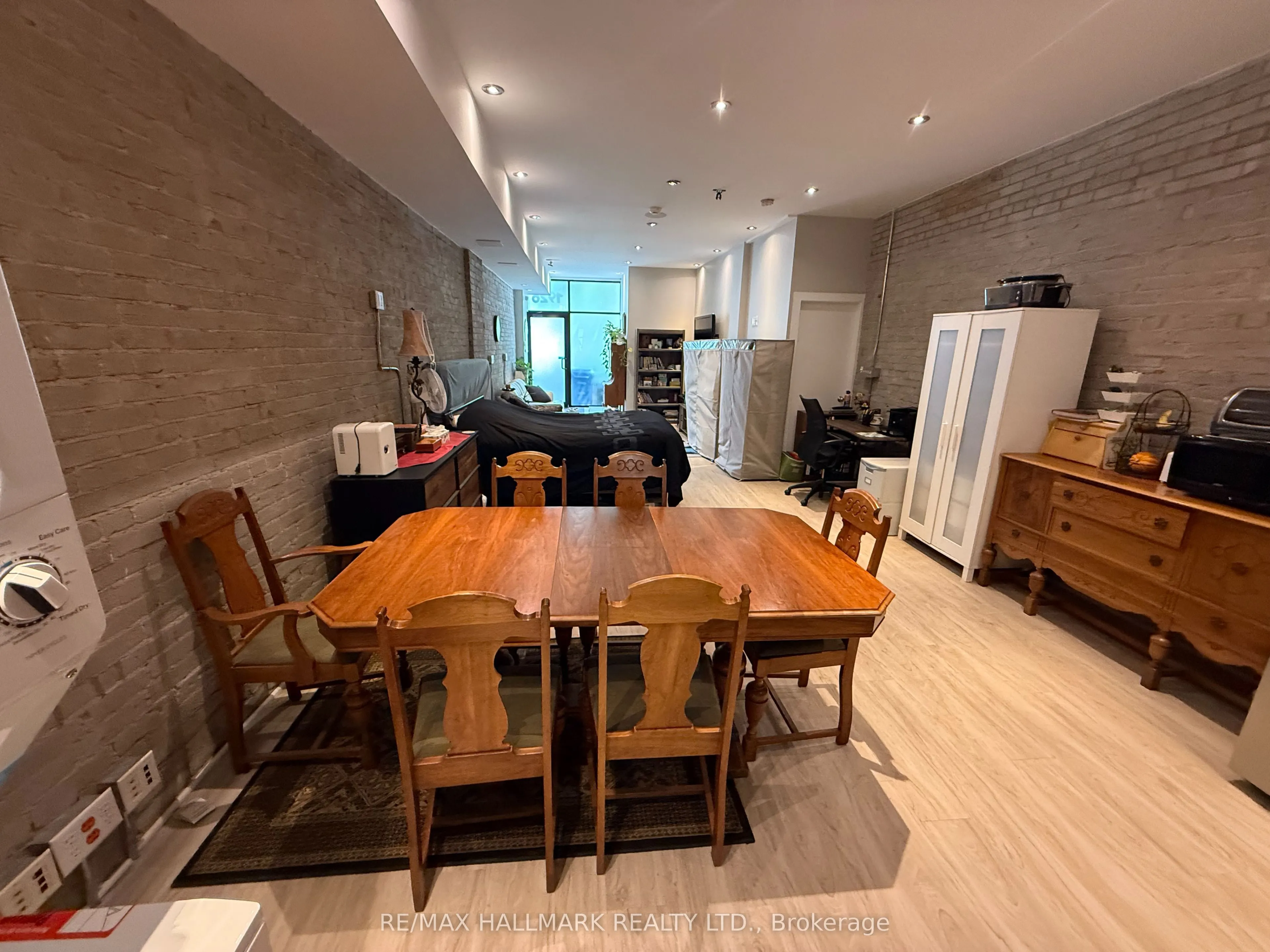 1926 Gerrard Street E