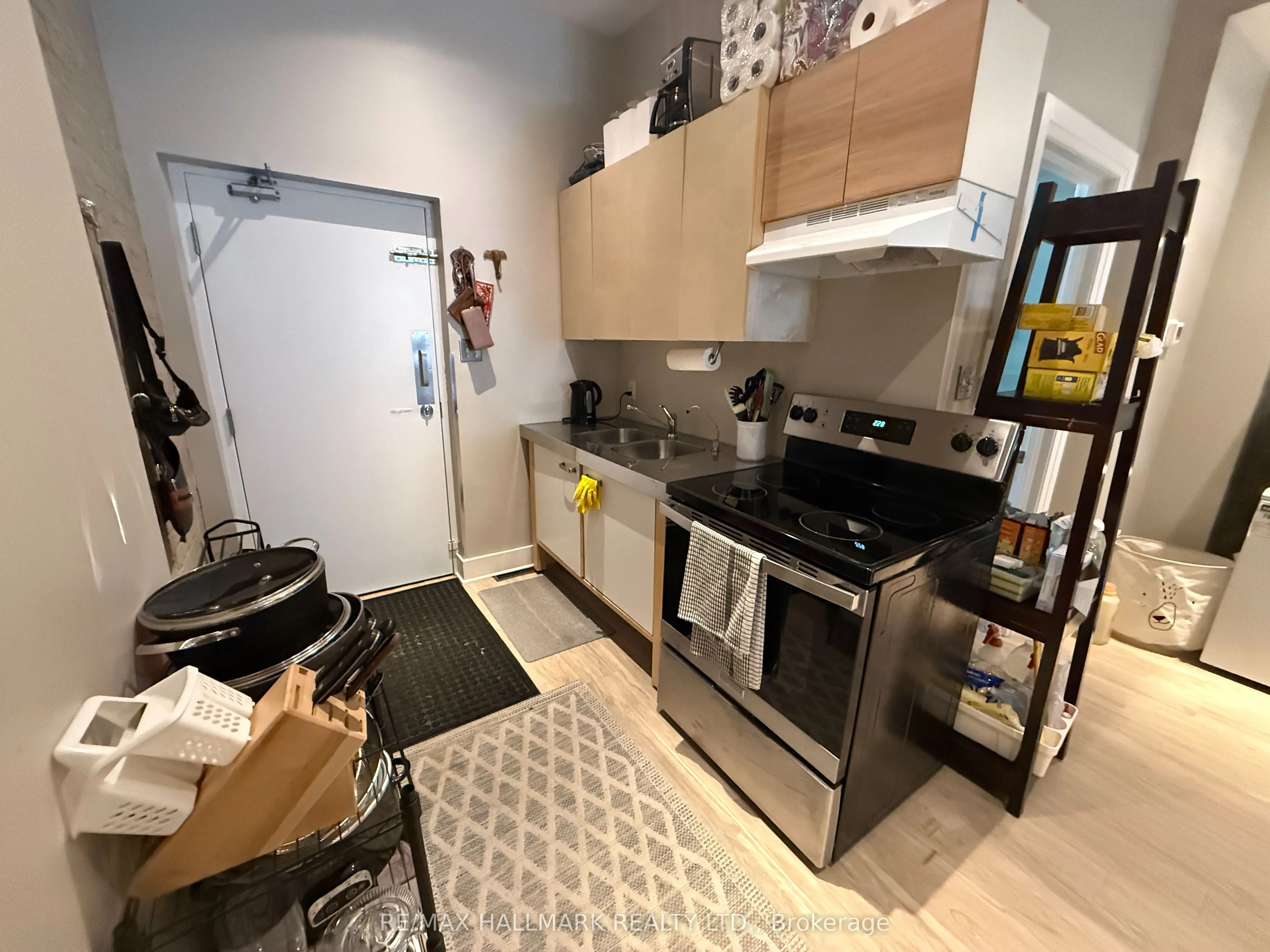 1926 Gerrard Street E