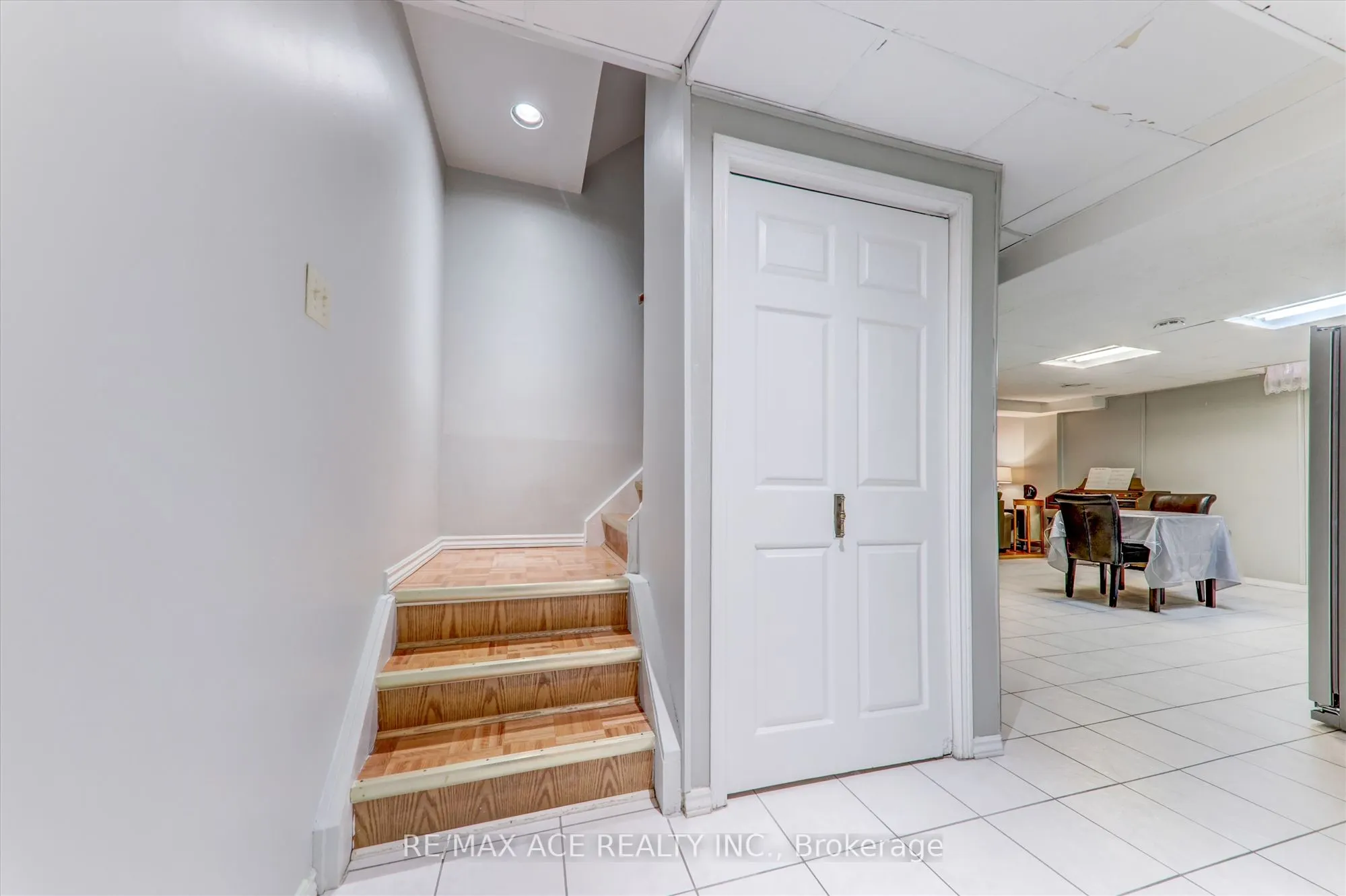17 Plumrose Boulevard