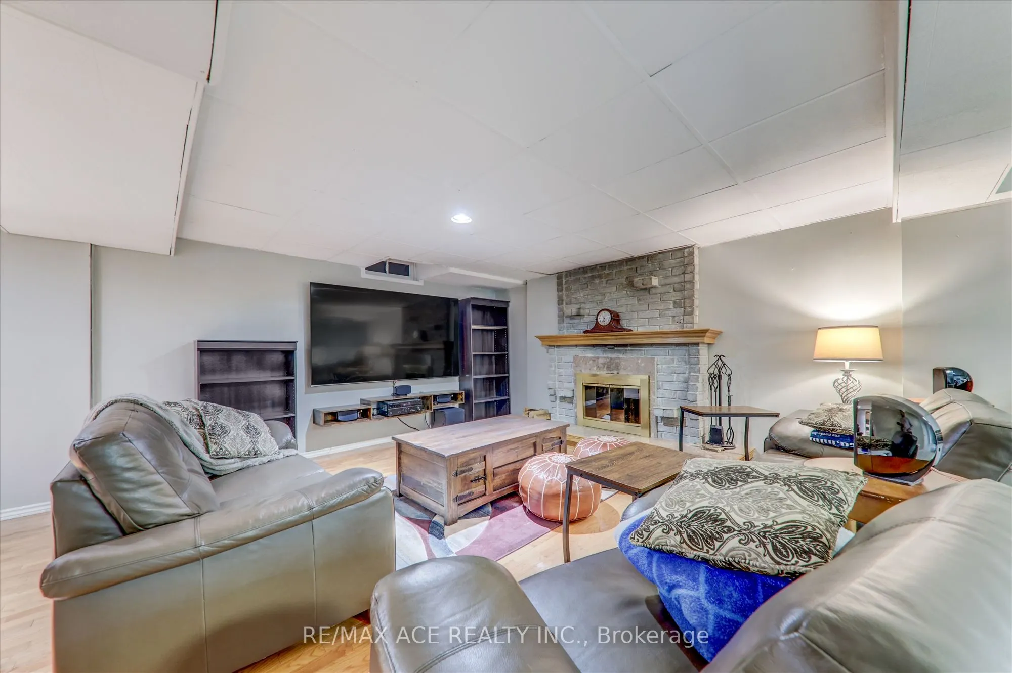 17 Plumrose Boulevard