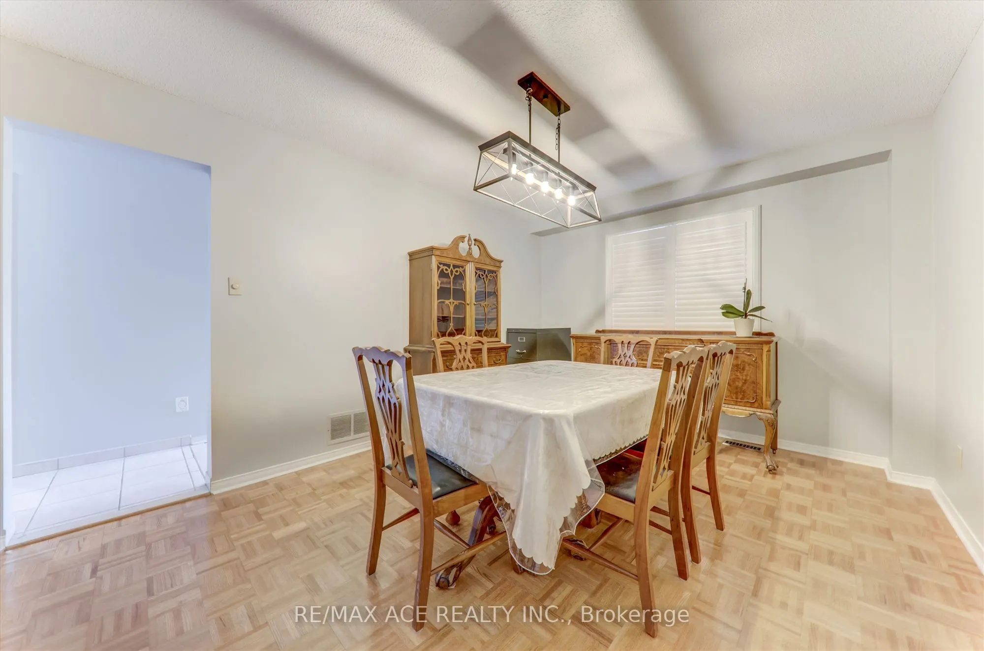 17 Plumrose Boulevard