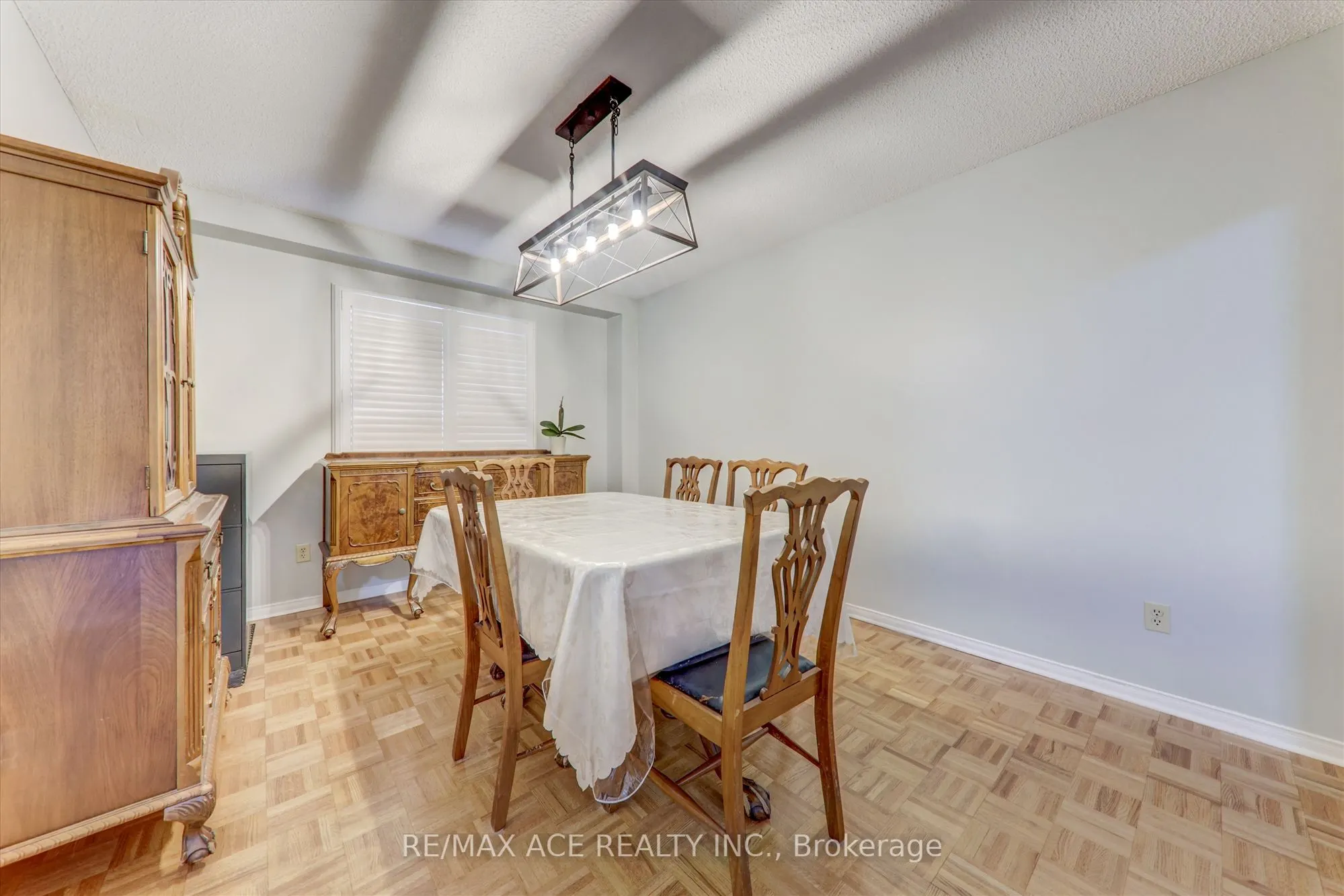 17 Plumrose Boulevard