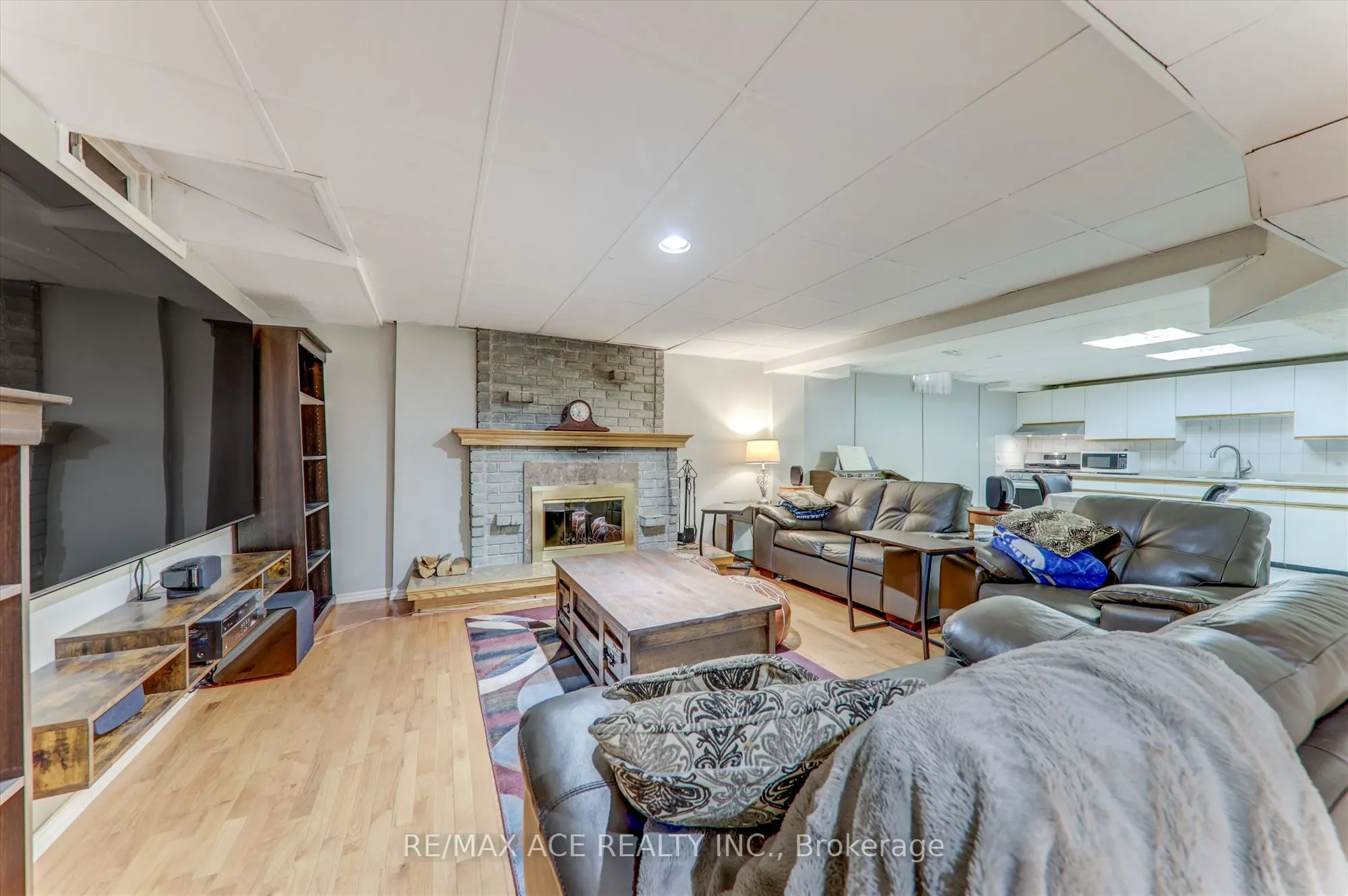 17 Plumrose Boulevard