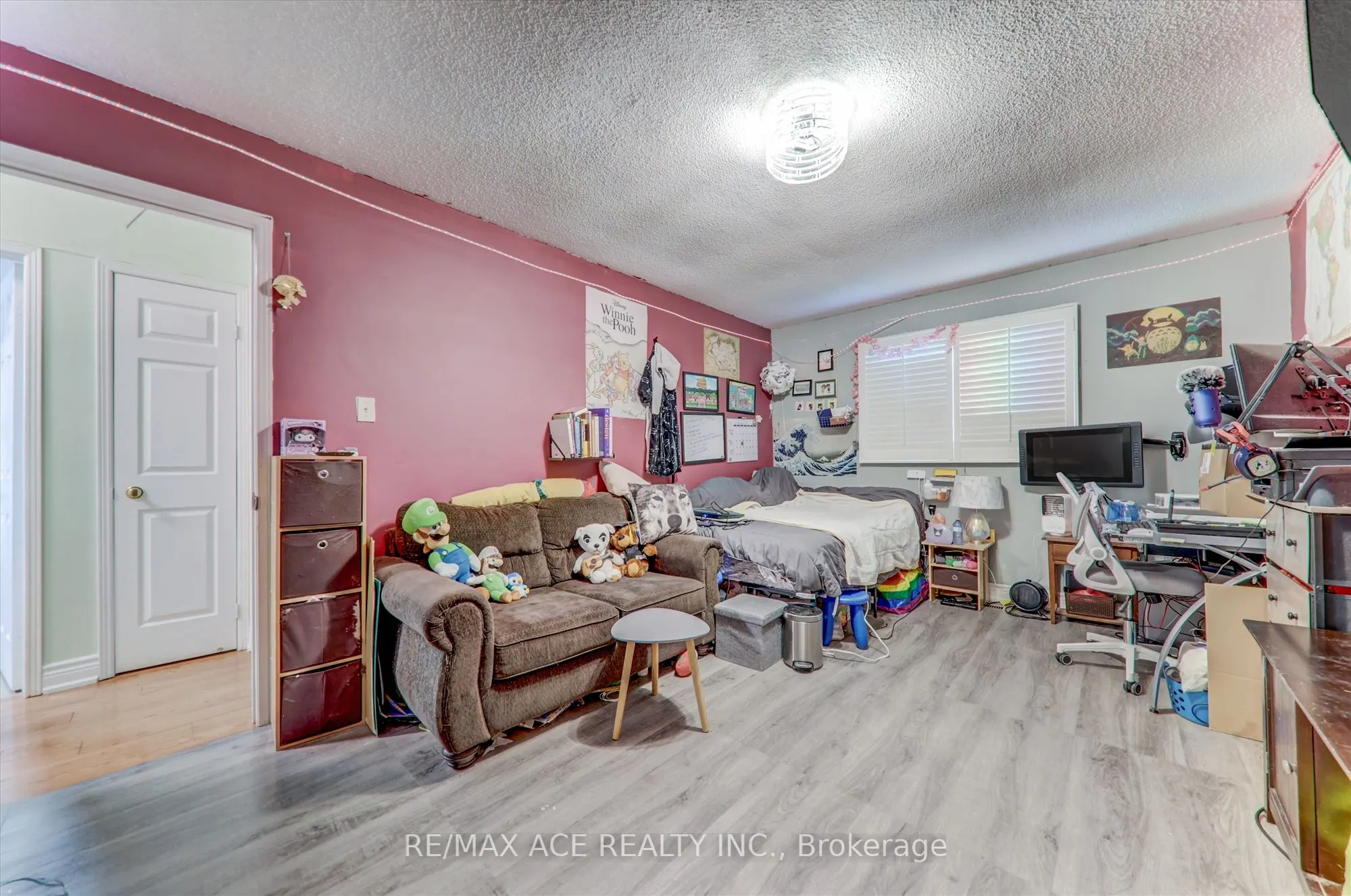 17 Plumrose Boulevard