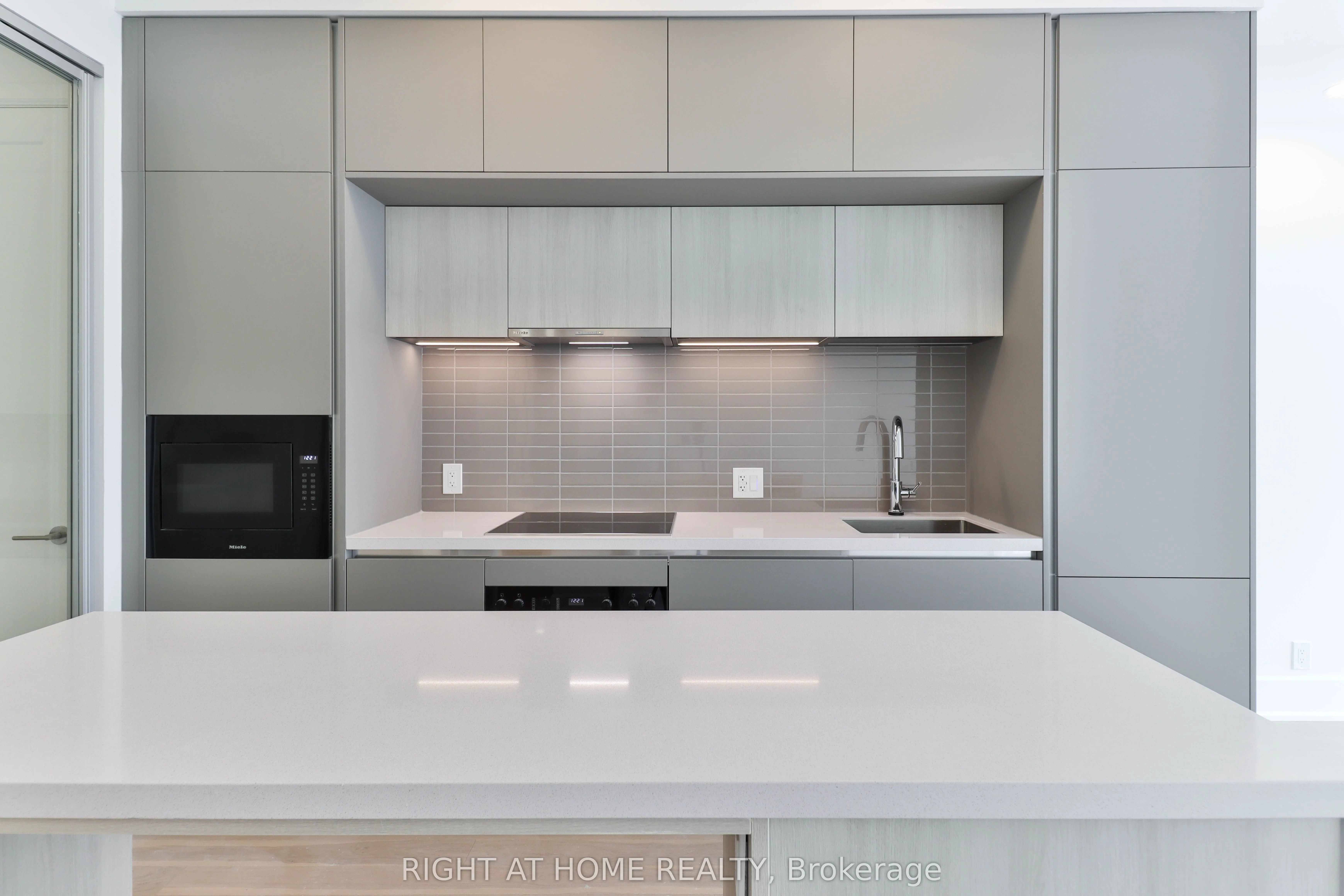 800 Broadview Avenue, #406