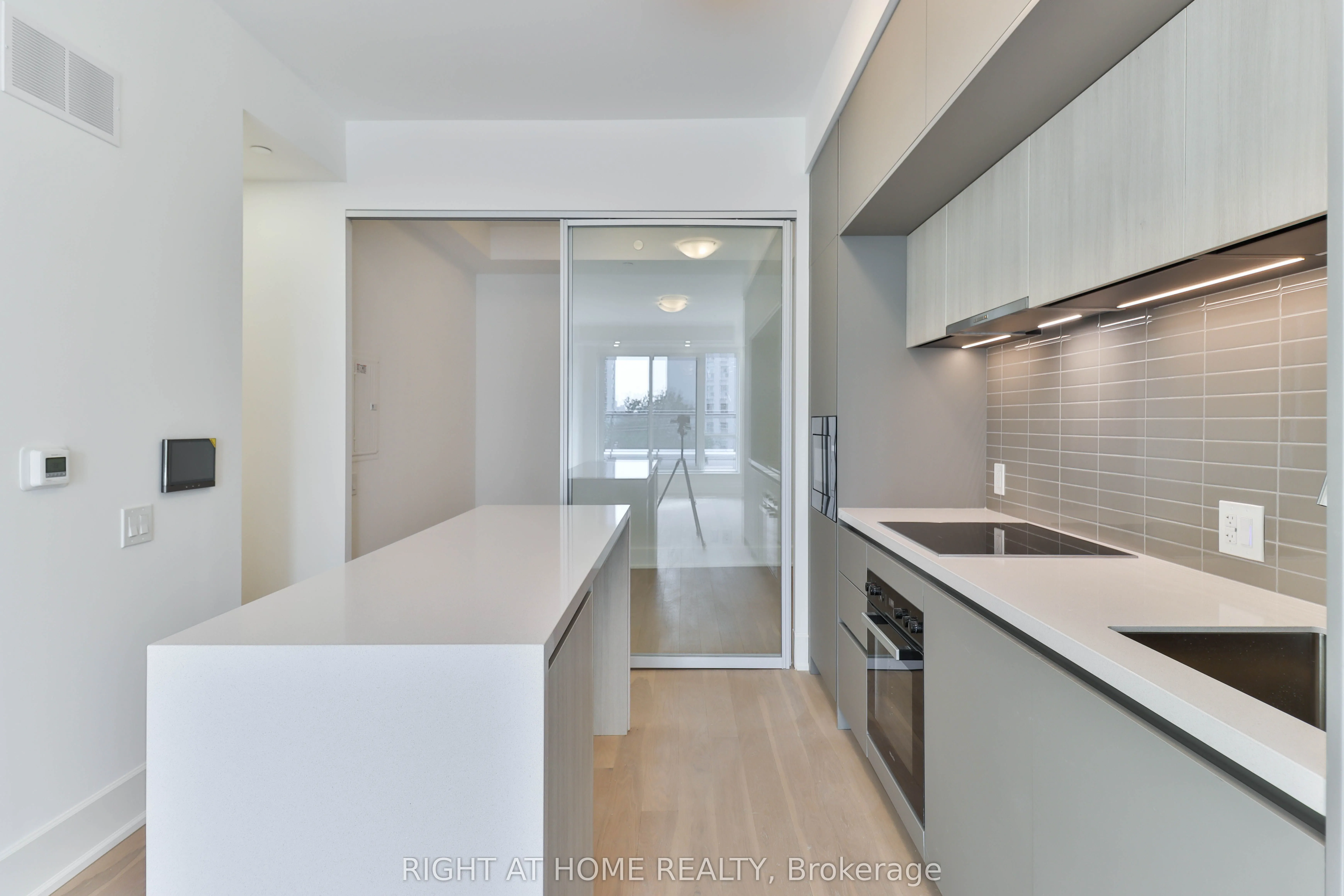 800 Broadview Avenue, #406