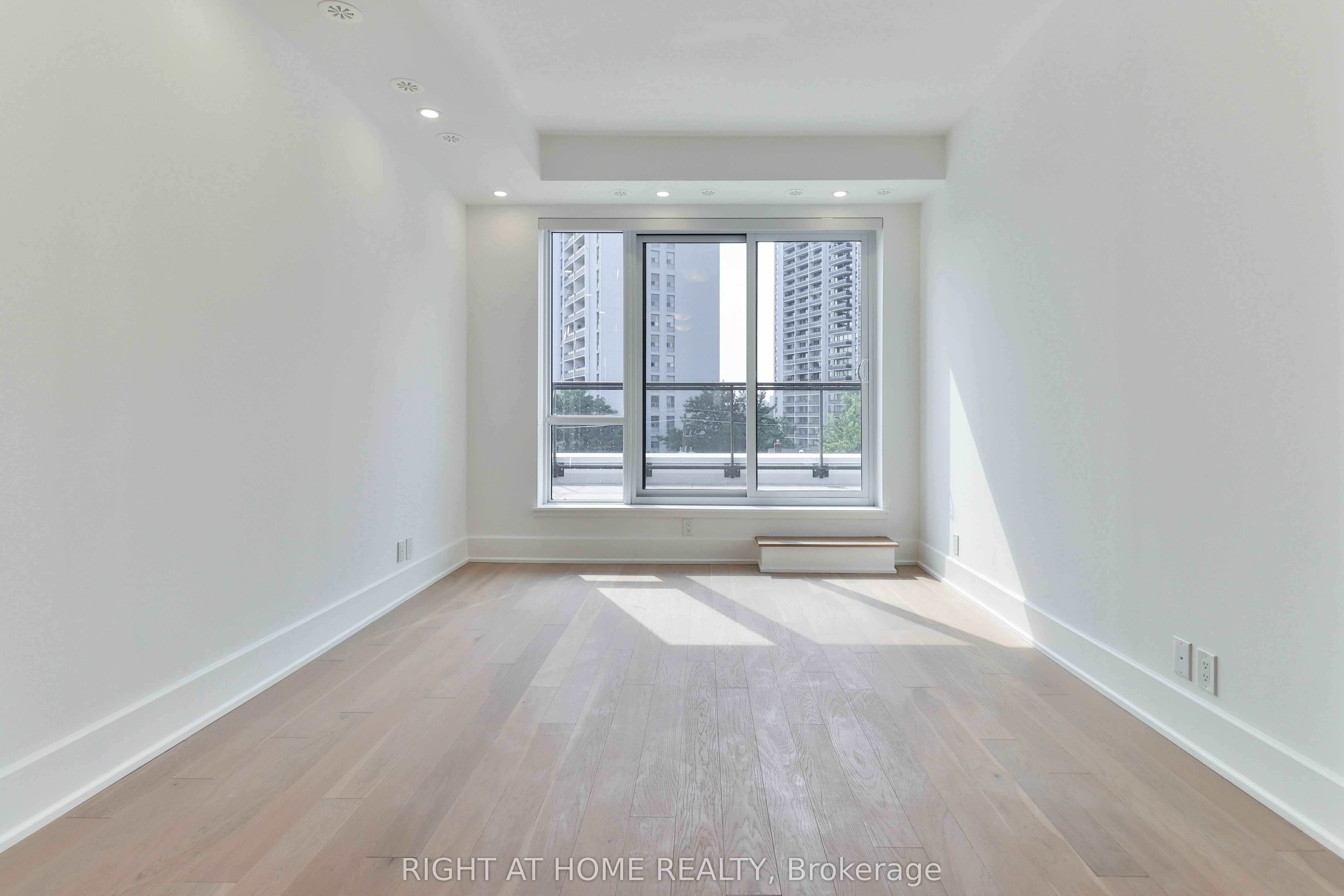 800 Broadview Avenue, #406