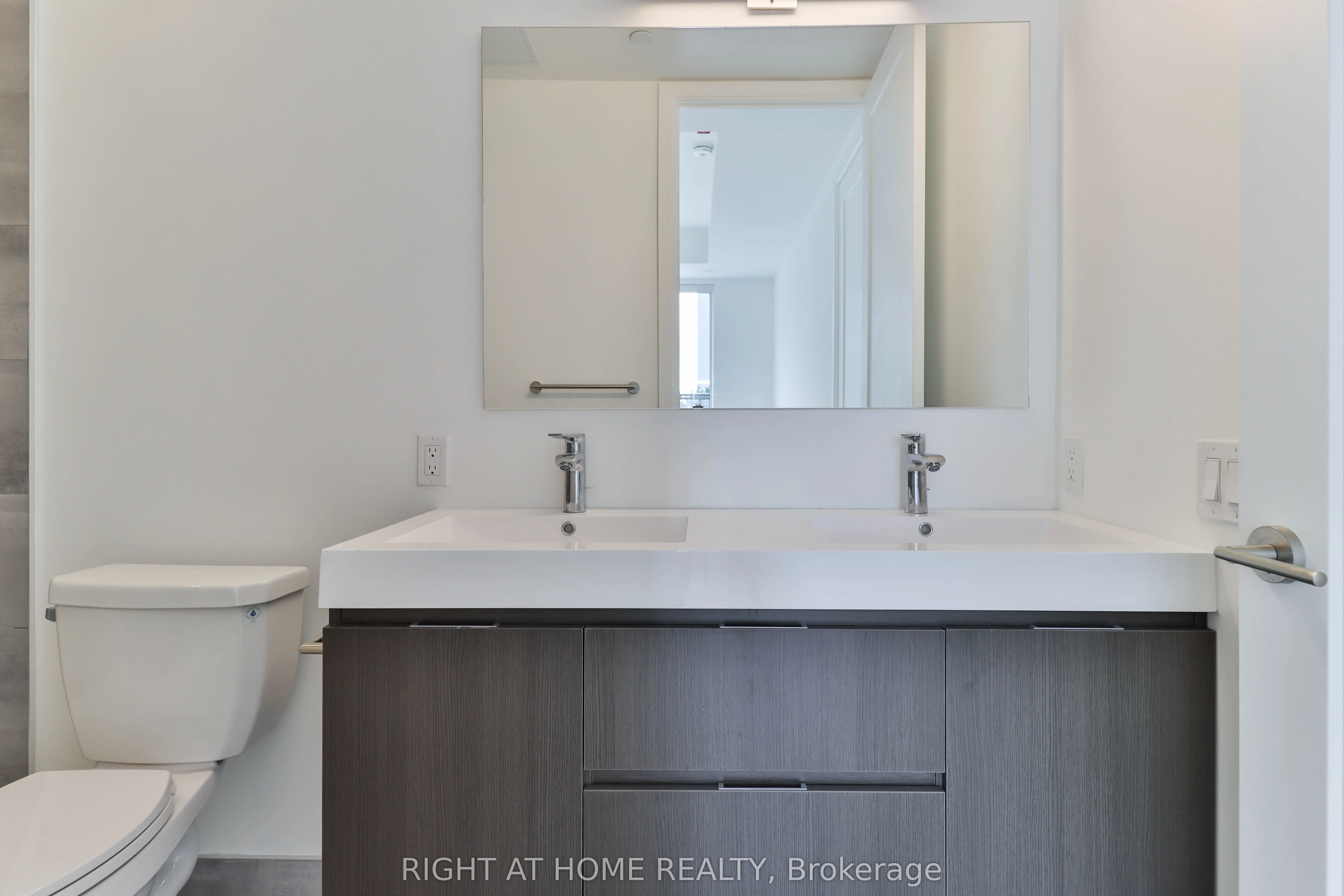 800 Broadview Avenue, #406