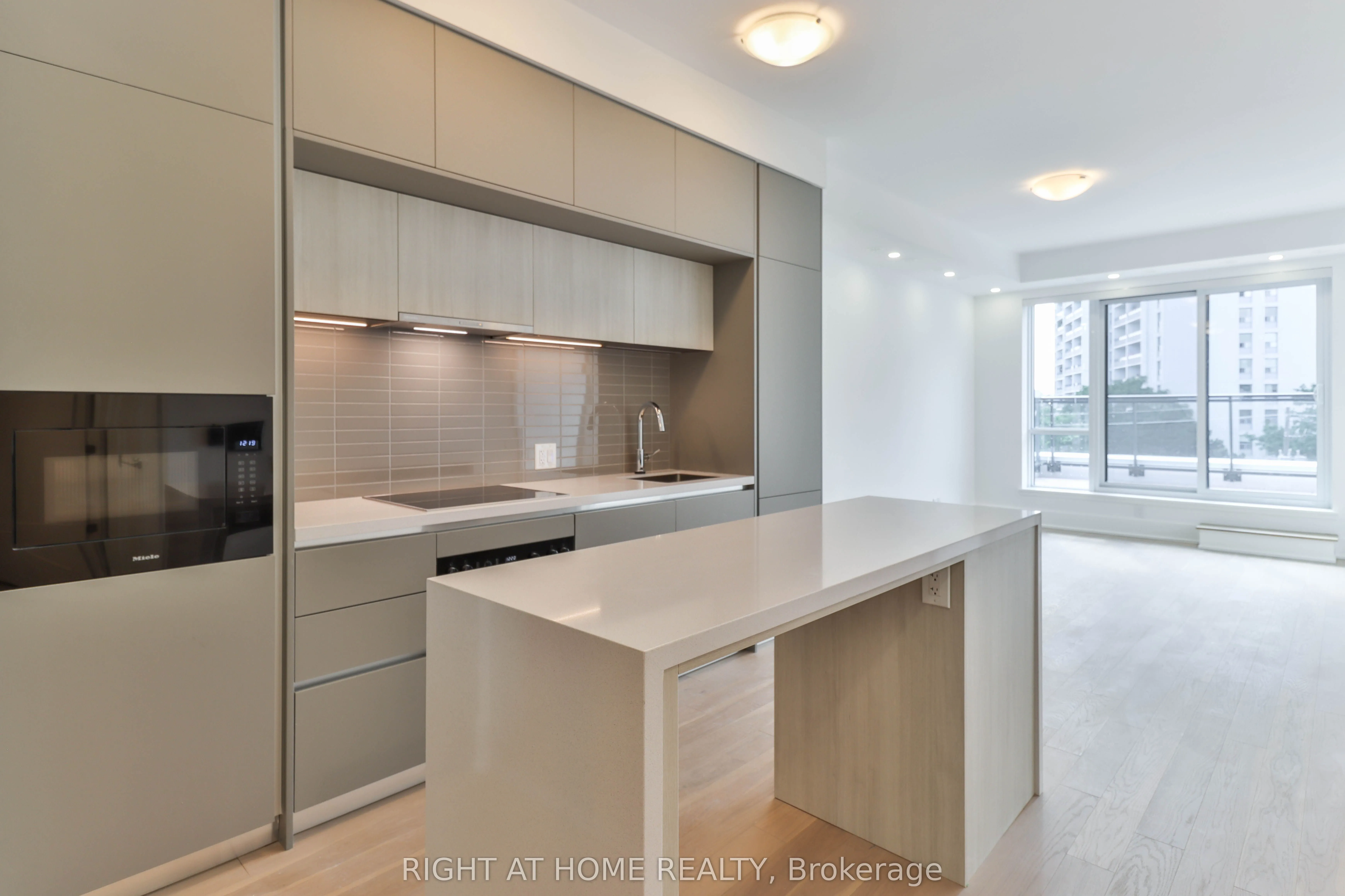 800 Broadview Avenue, #406
