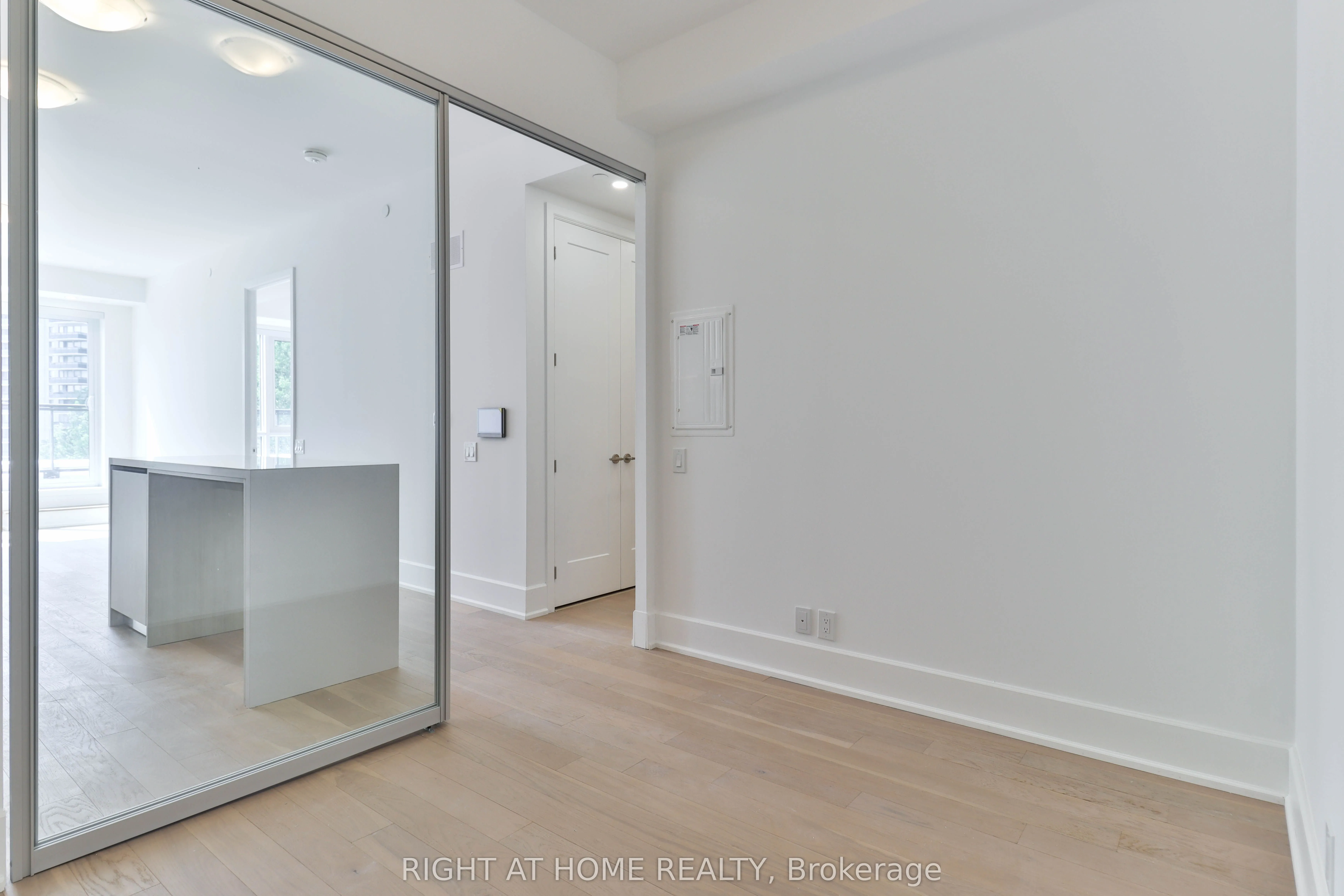 800 Broadview Avenue, #406