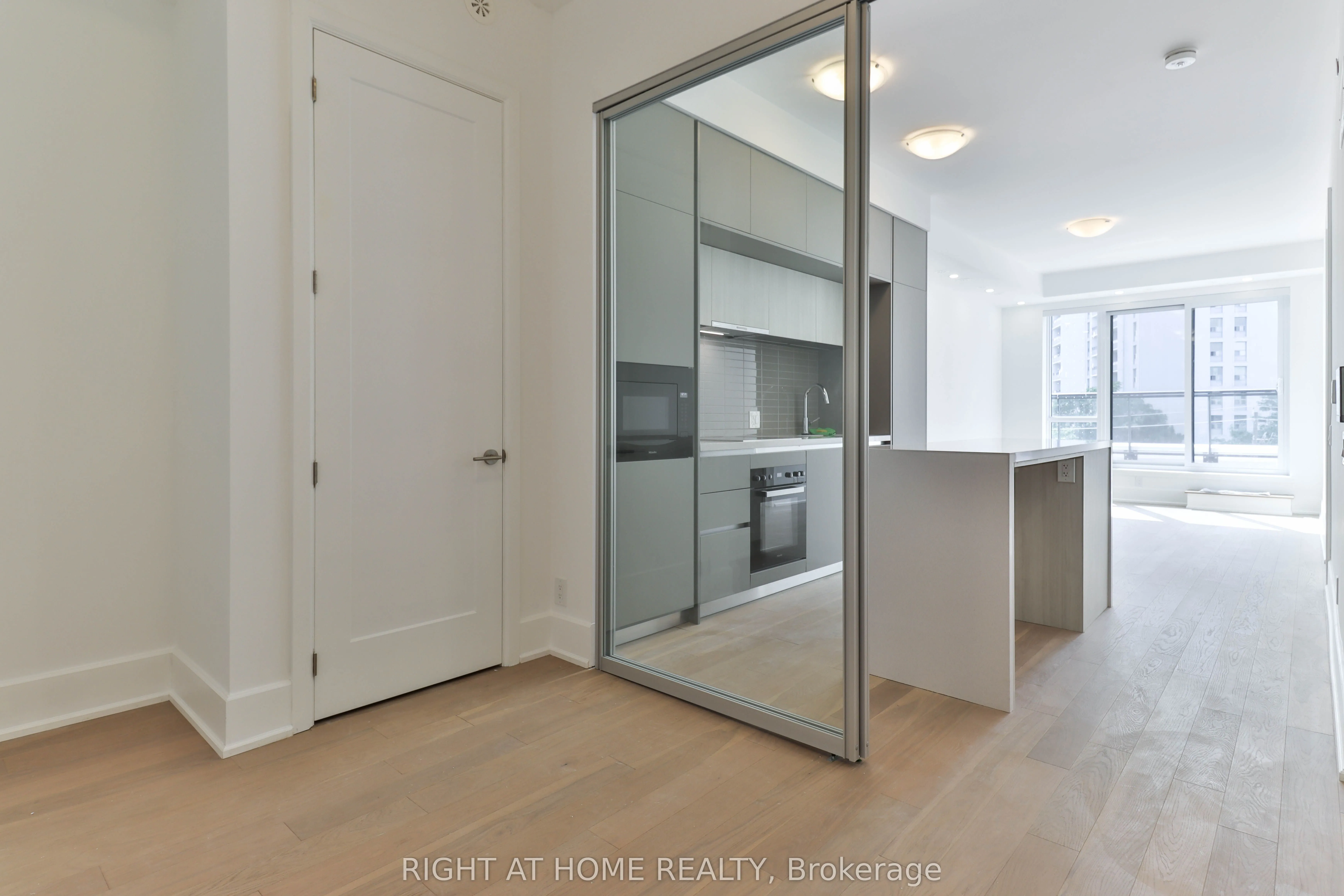 800 Broadview Avenue, #406