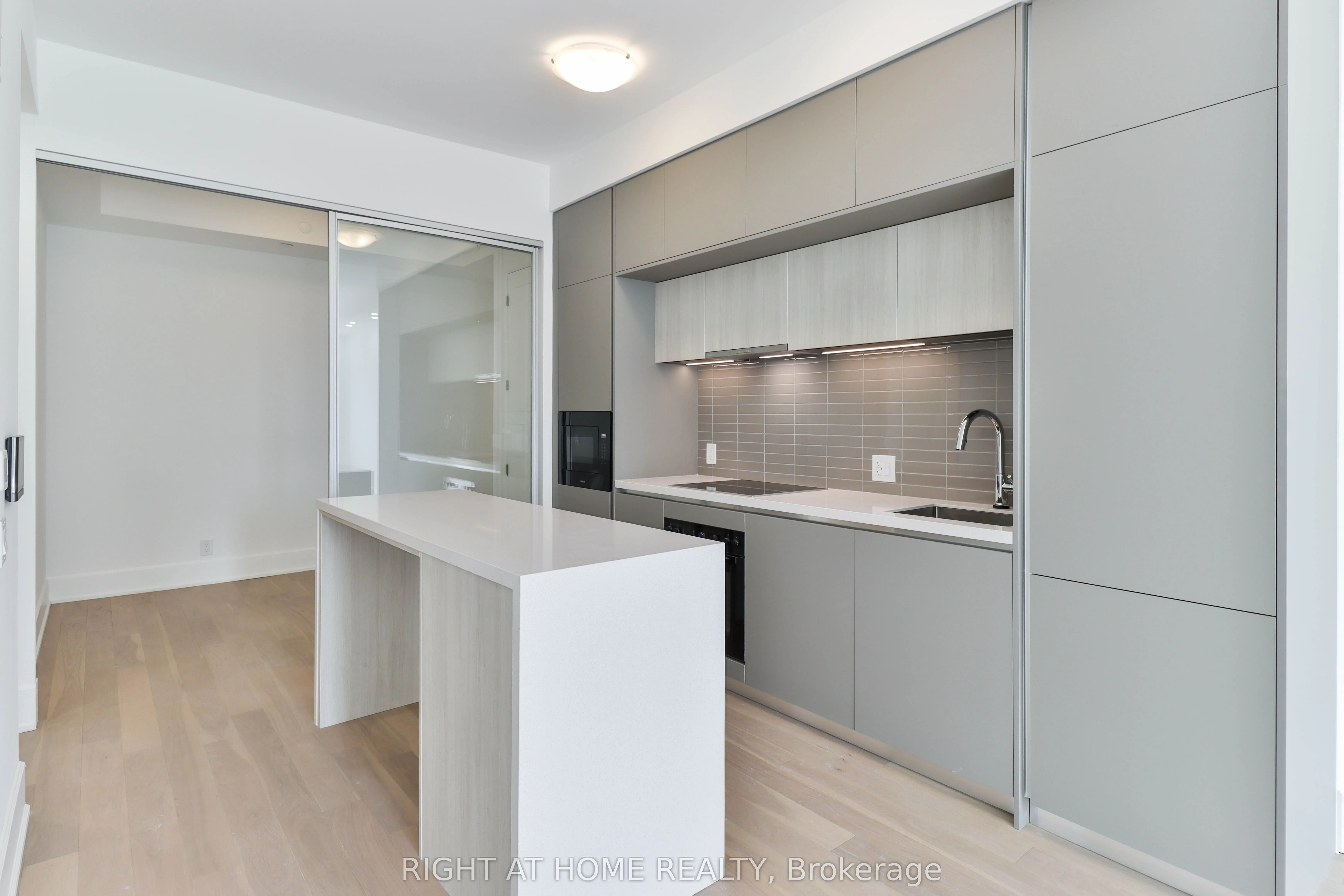 800 Broadview Avenue, #406