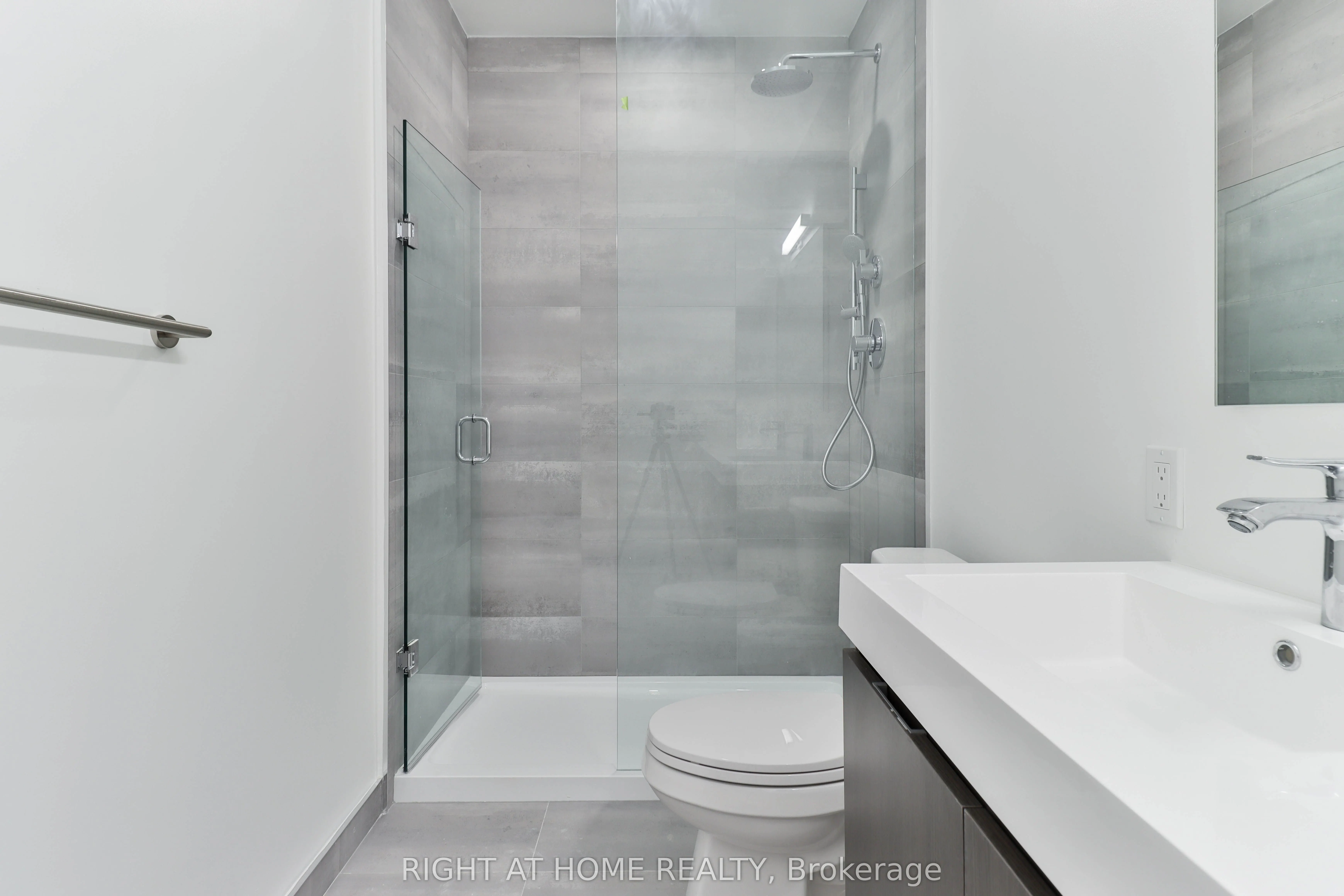 800 Broadview Avenue, #406