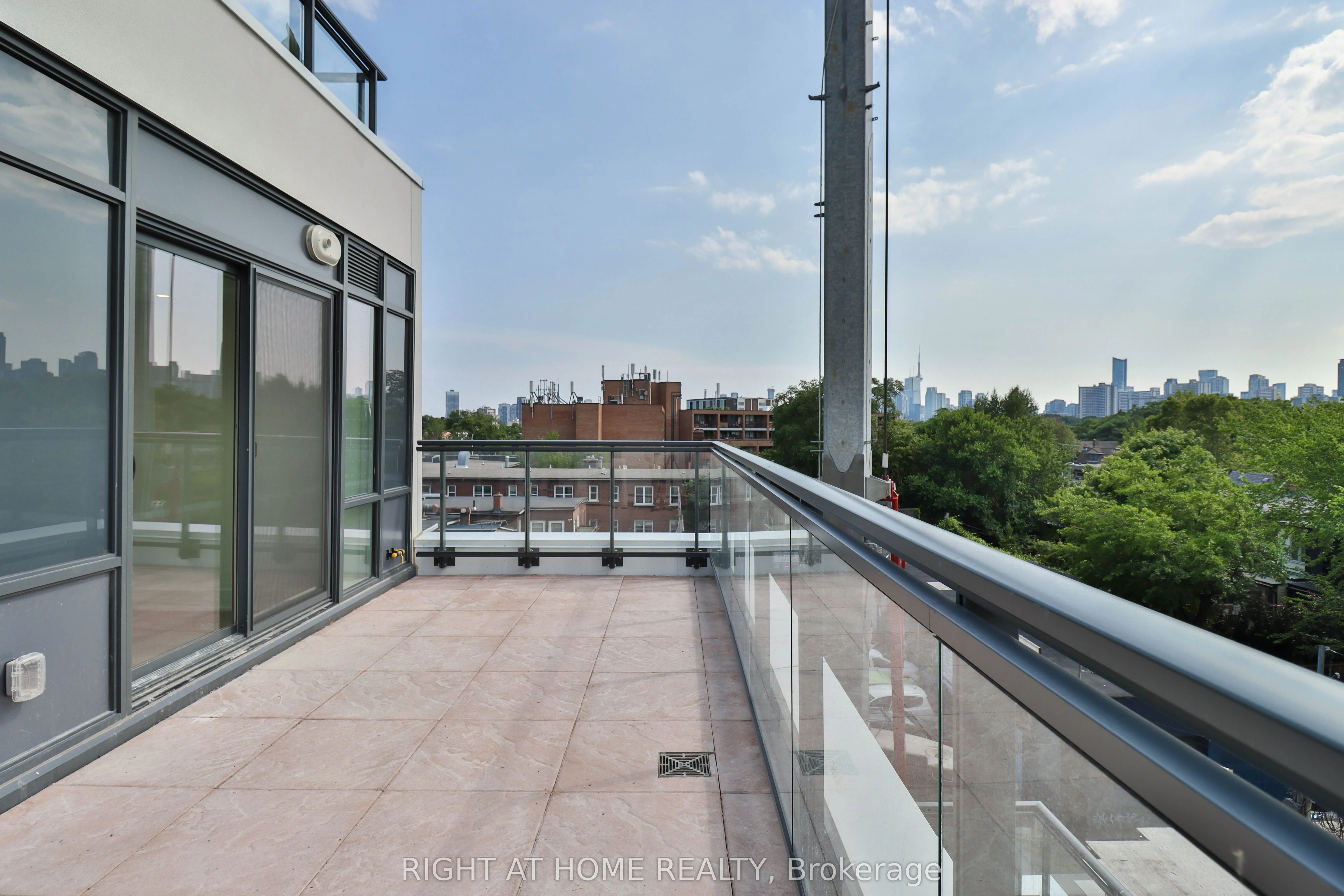 800 Broadview Avenue, #406