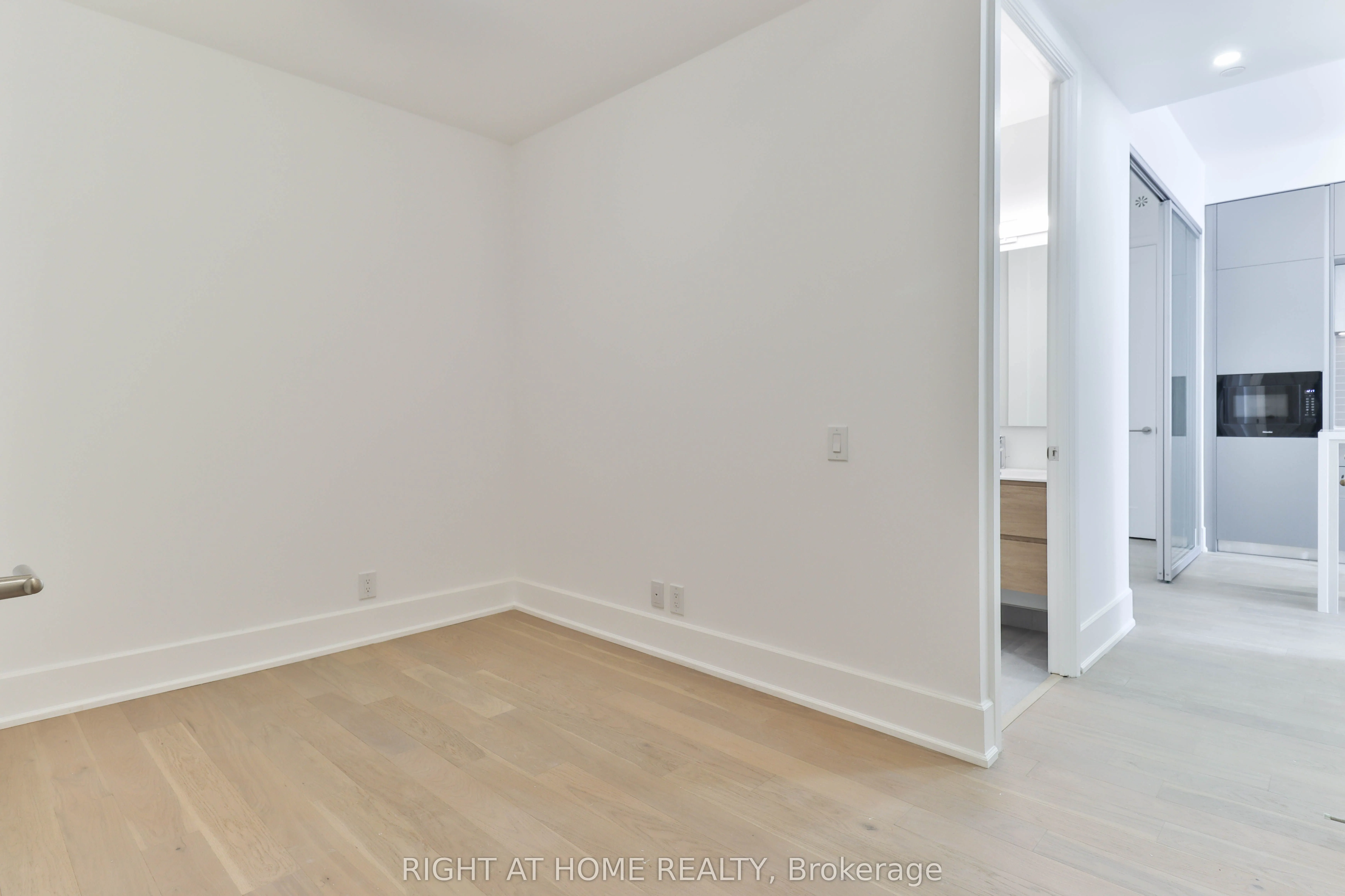 800 Broadview Avenue, #406