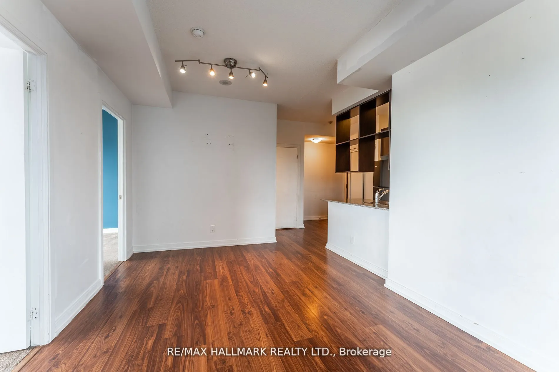 181 Village Green Square #2220