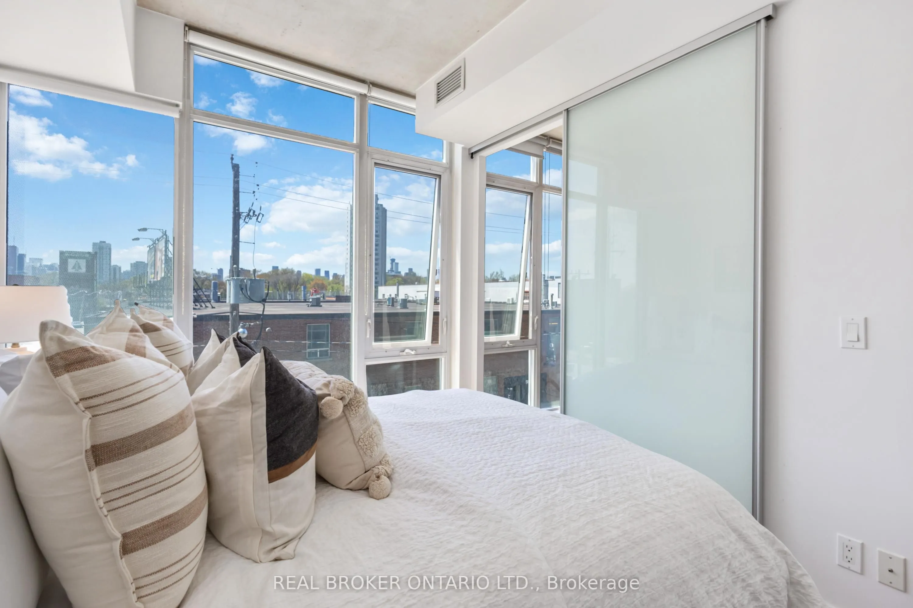 1190 Dundas Street E, #318