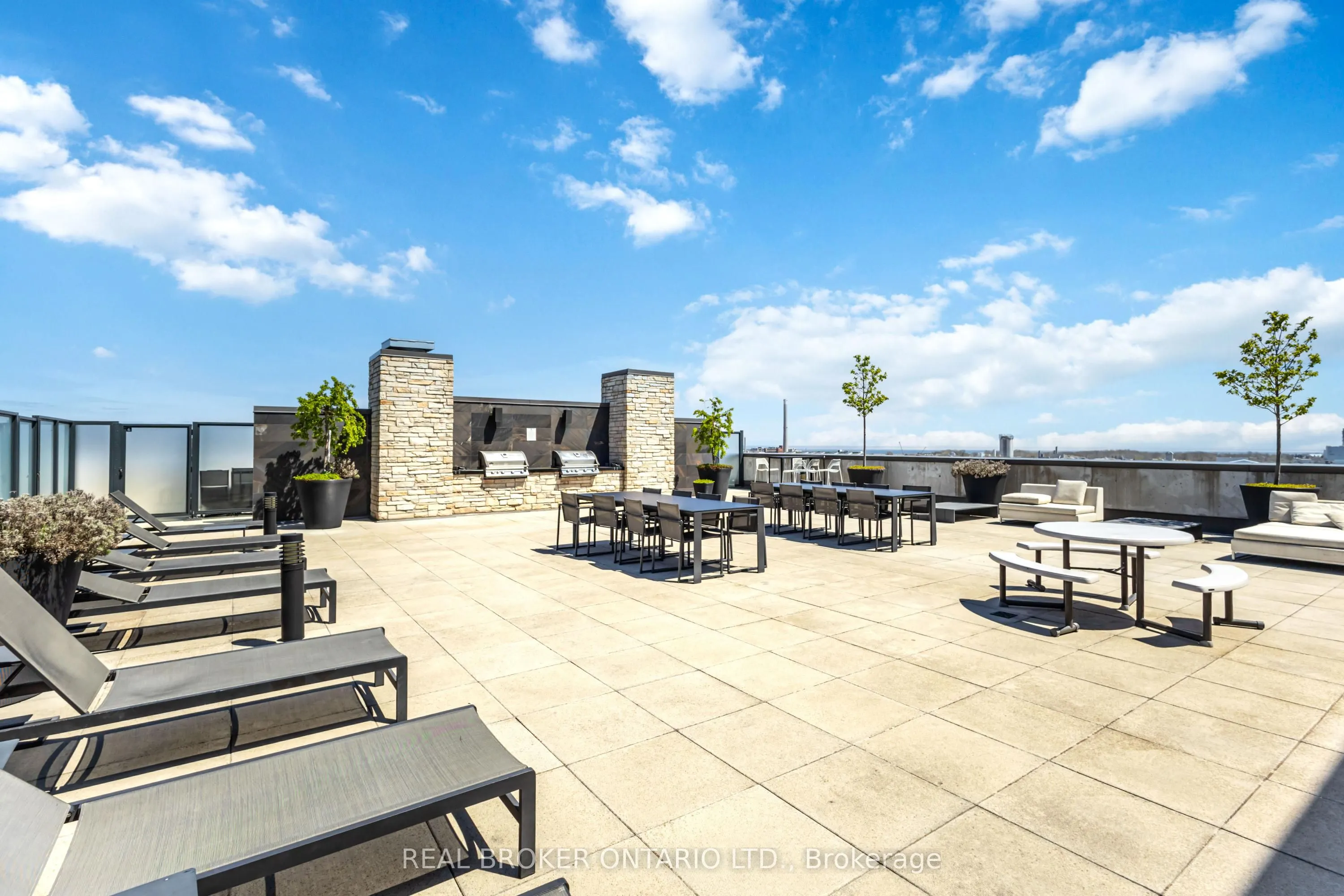1190 Dundas Street E, #318