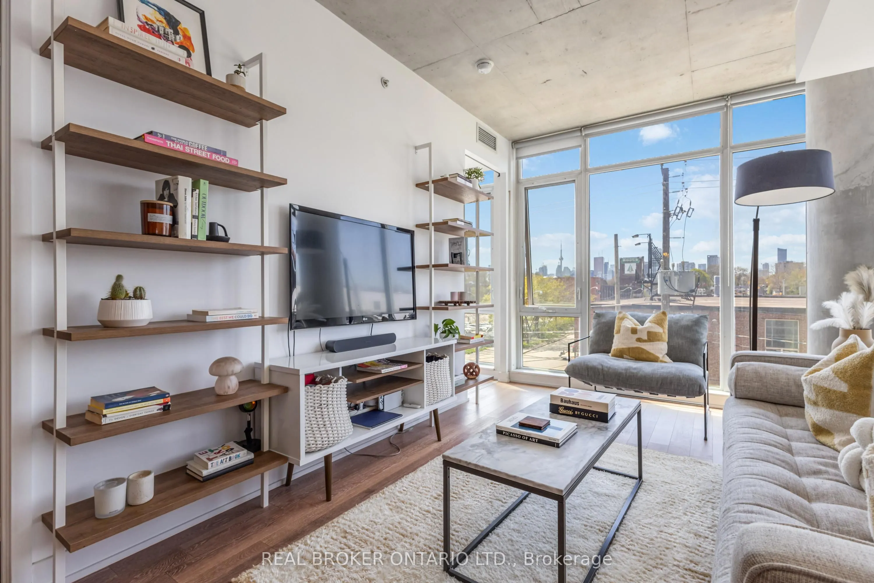 1190 Dundas Street E, #318