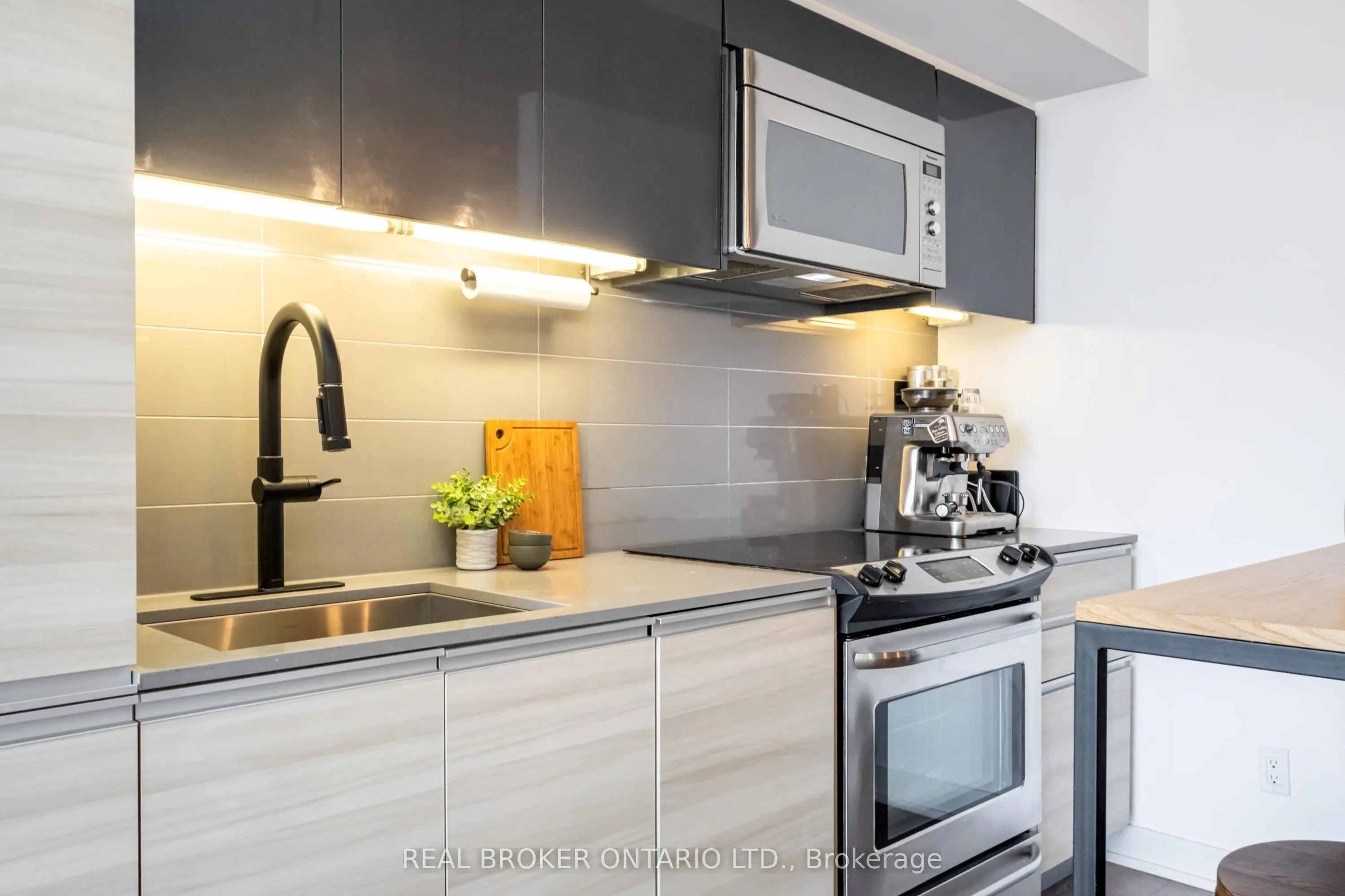 1190 Dundas Street E, #318