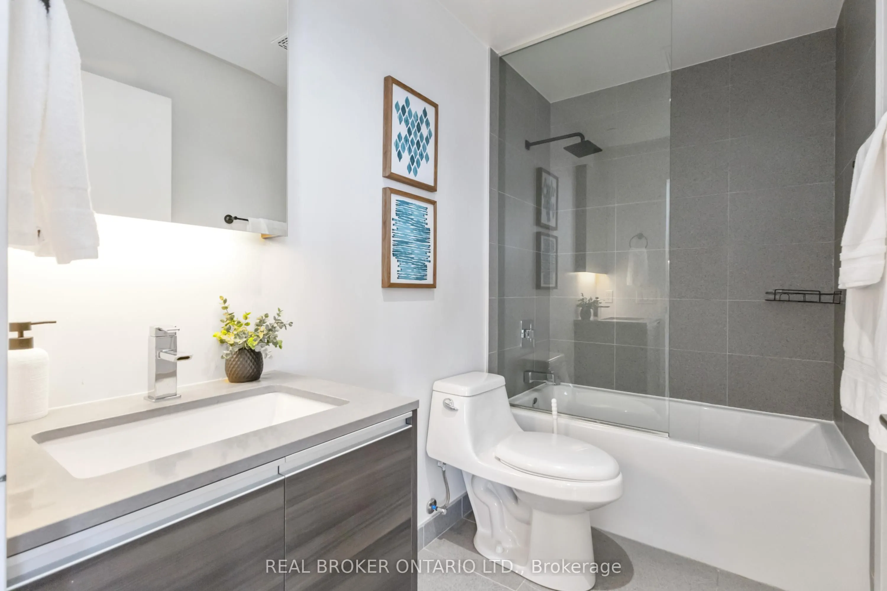 1190 Dundas Street E, #318