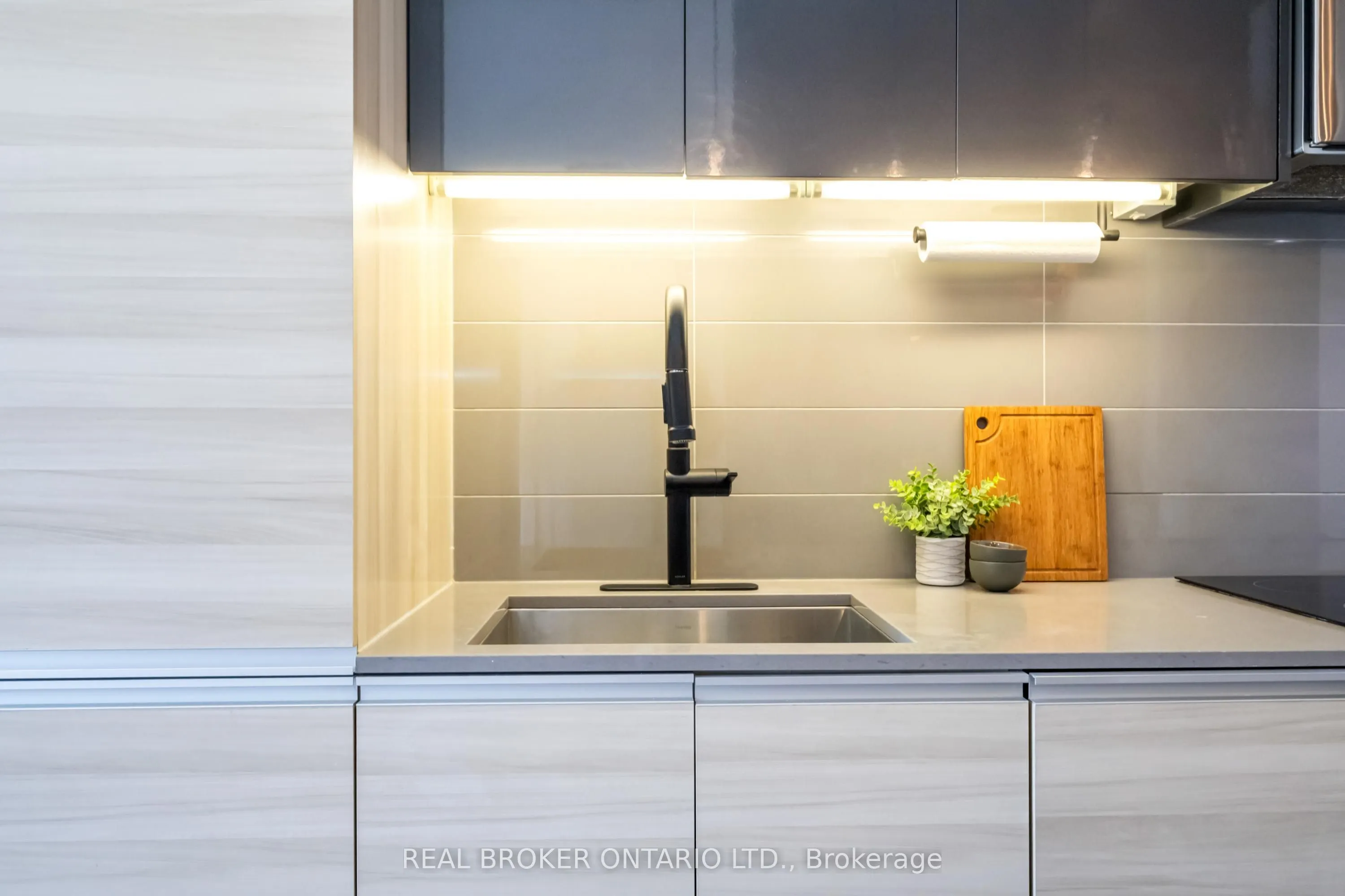1190 Dundas Street E, #318