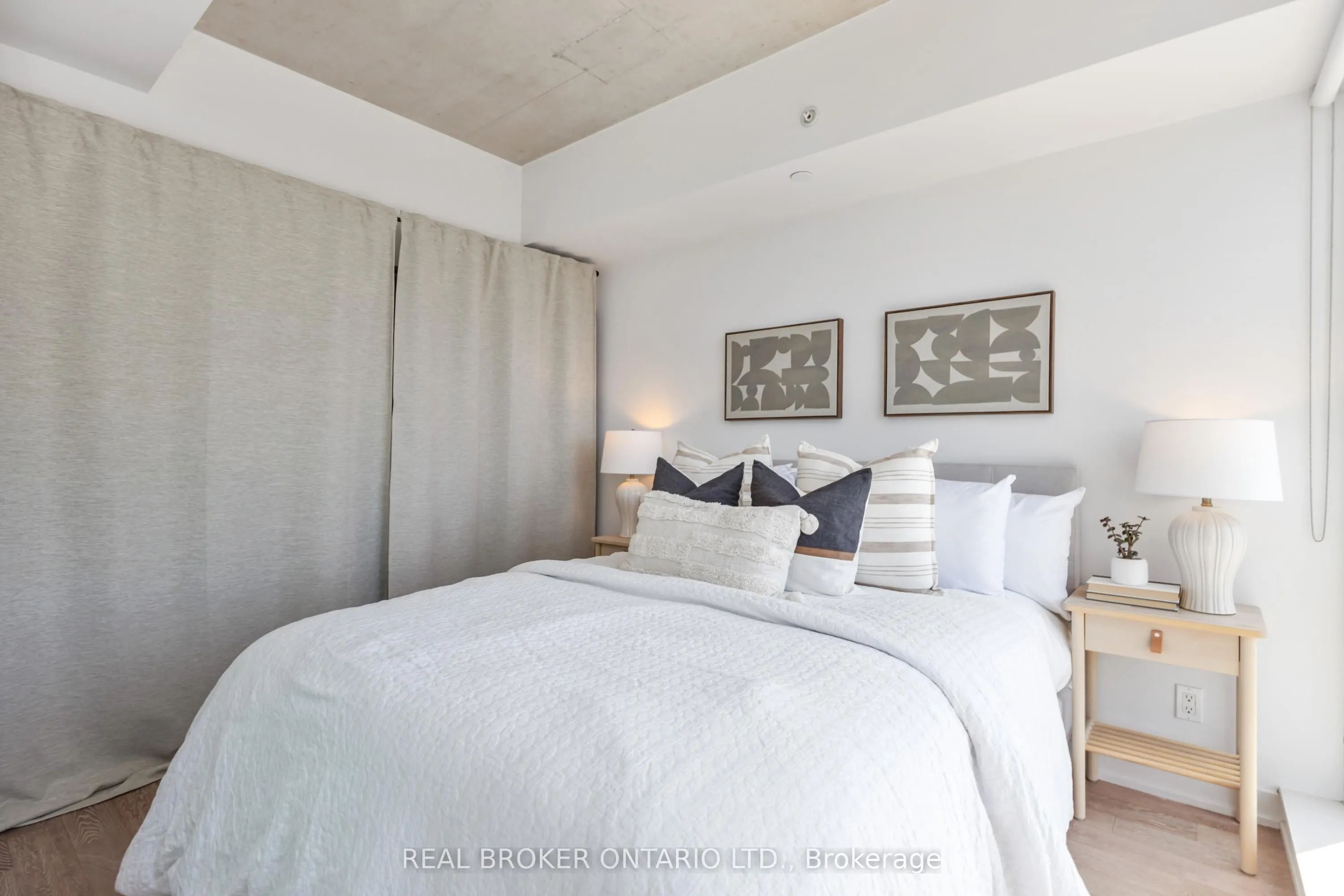 1190 Dundas Street E, #318