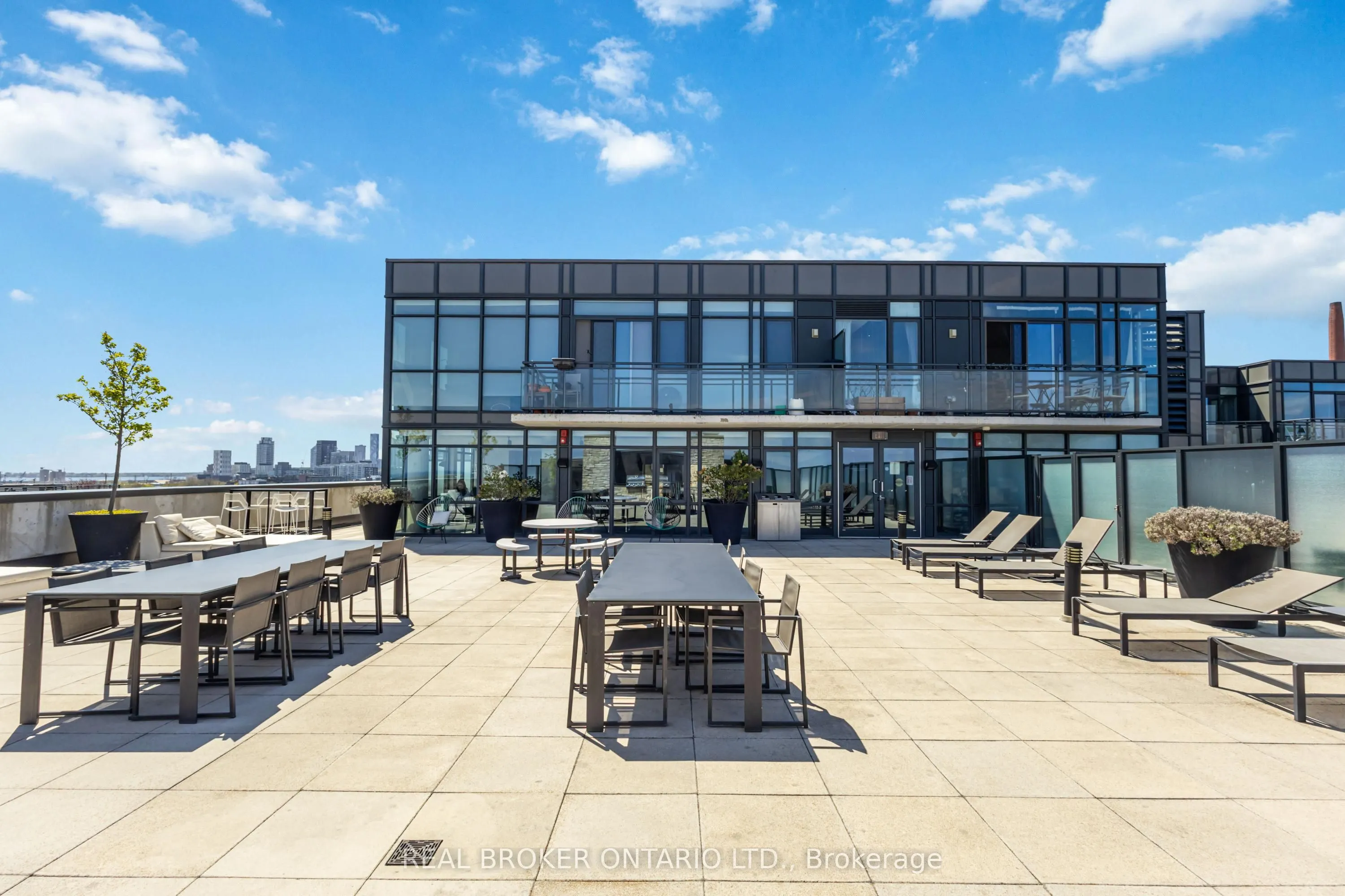 1190 Dundas Street E, #318