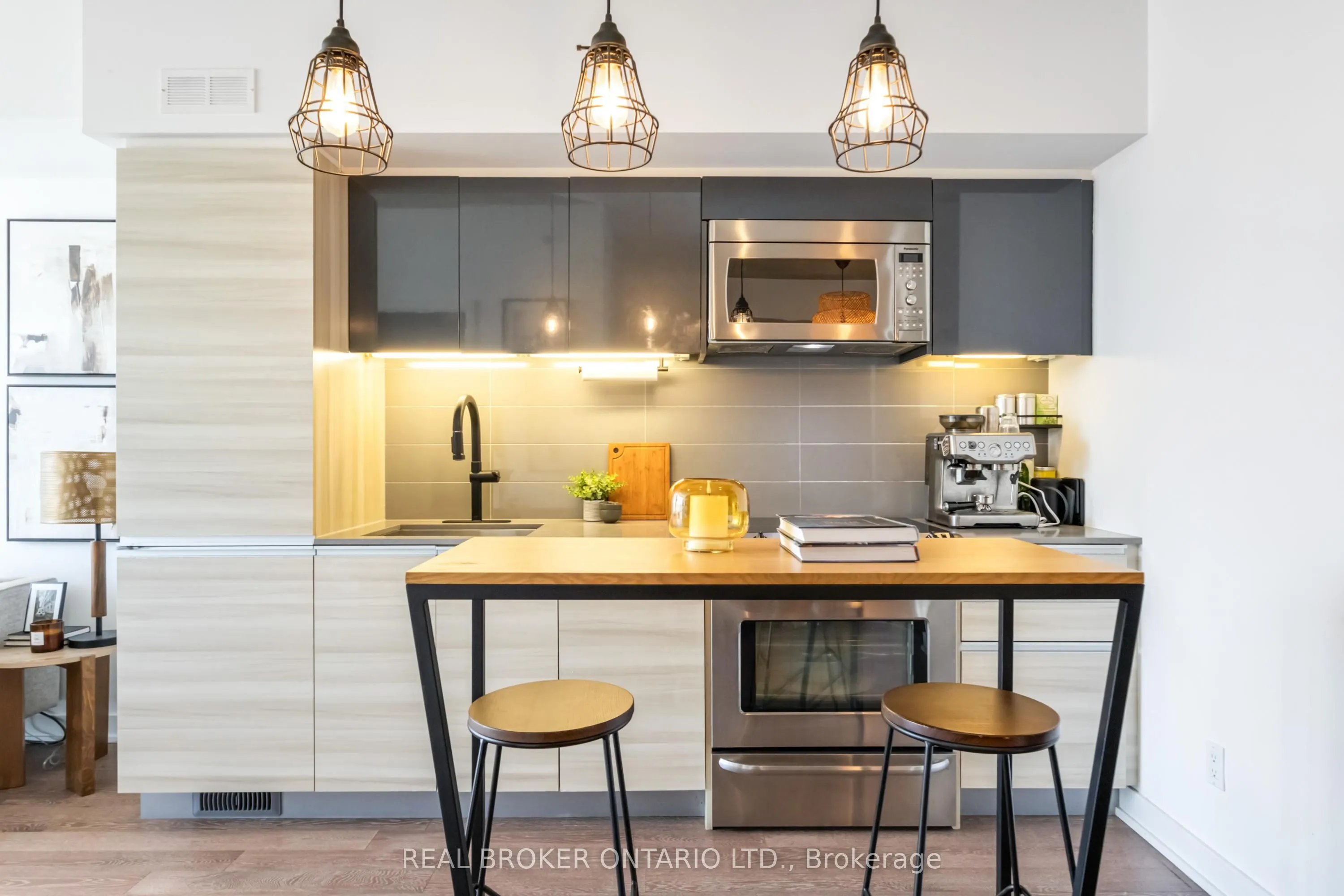 1190 Dundas Street E, #318