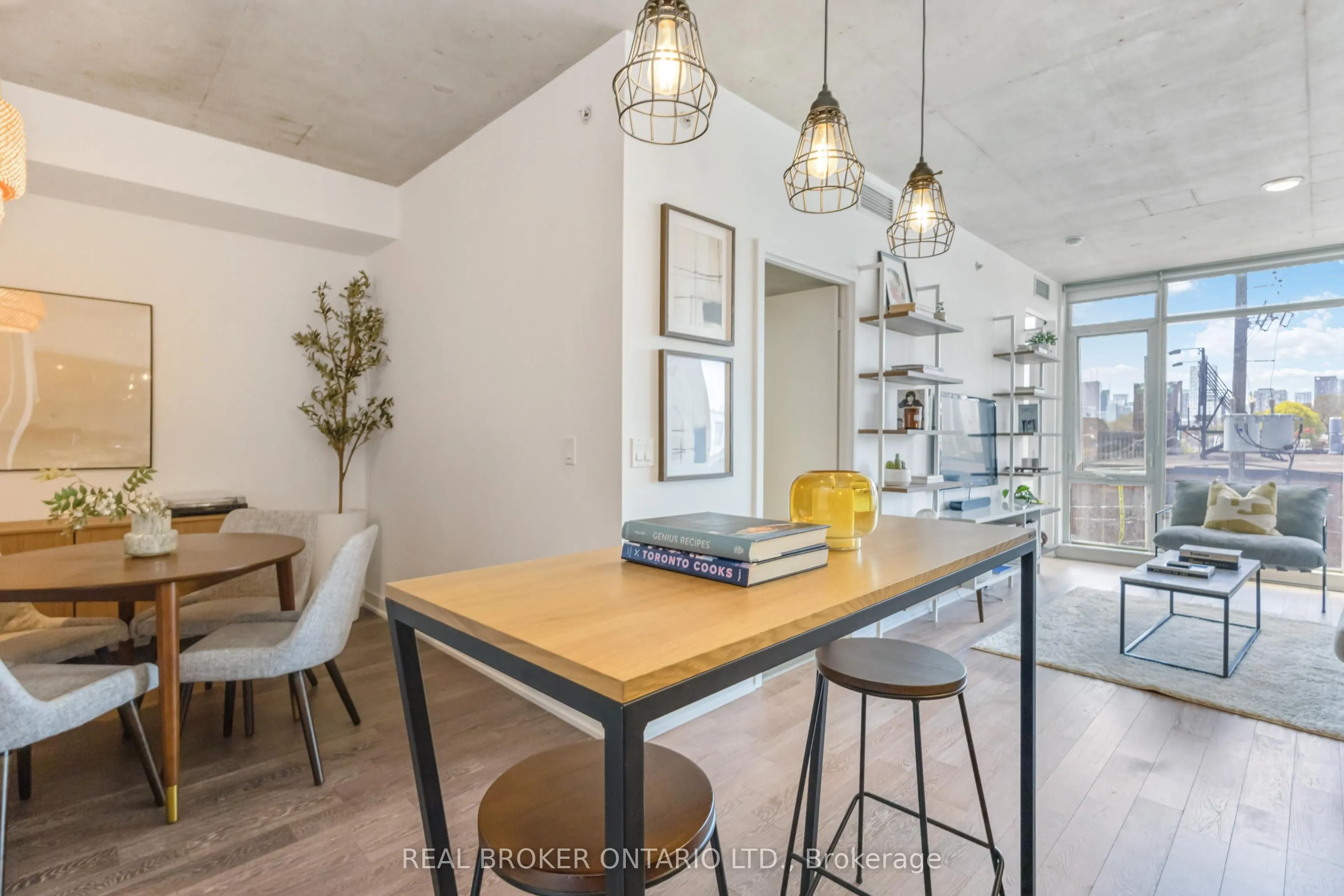 1190 Dundas Street E, #318