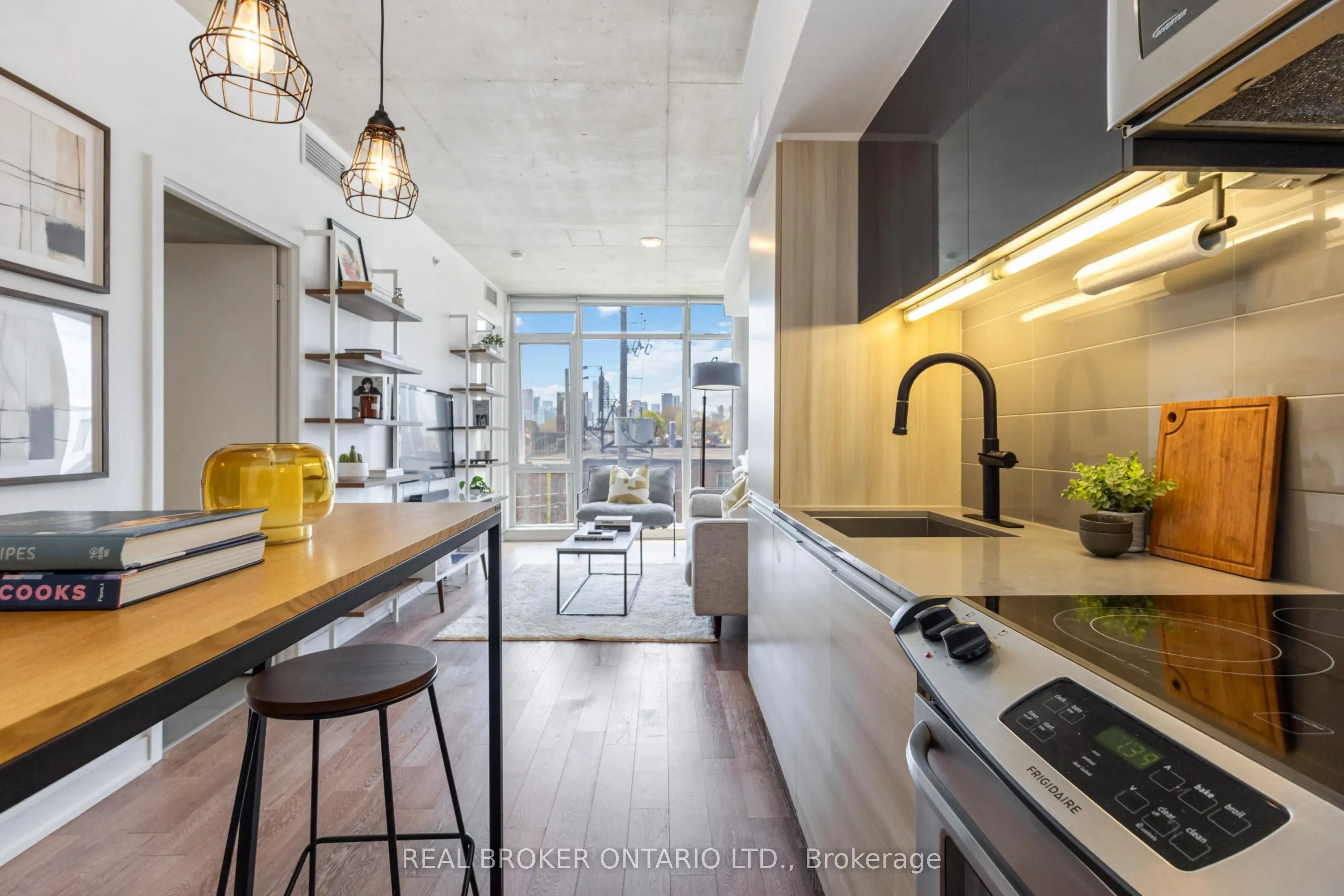 1190 Dundas Street E, #318