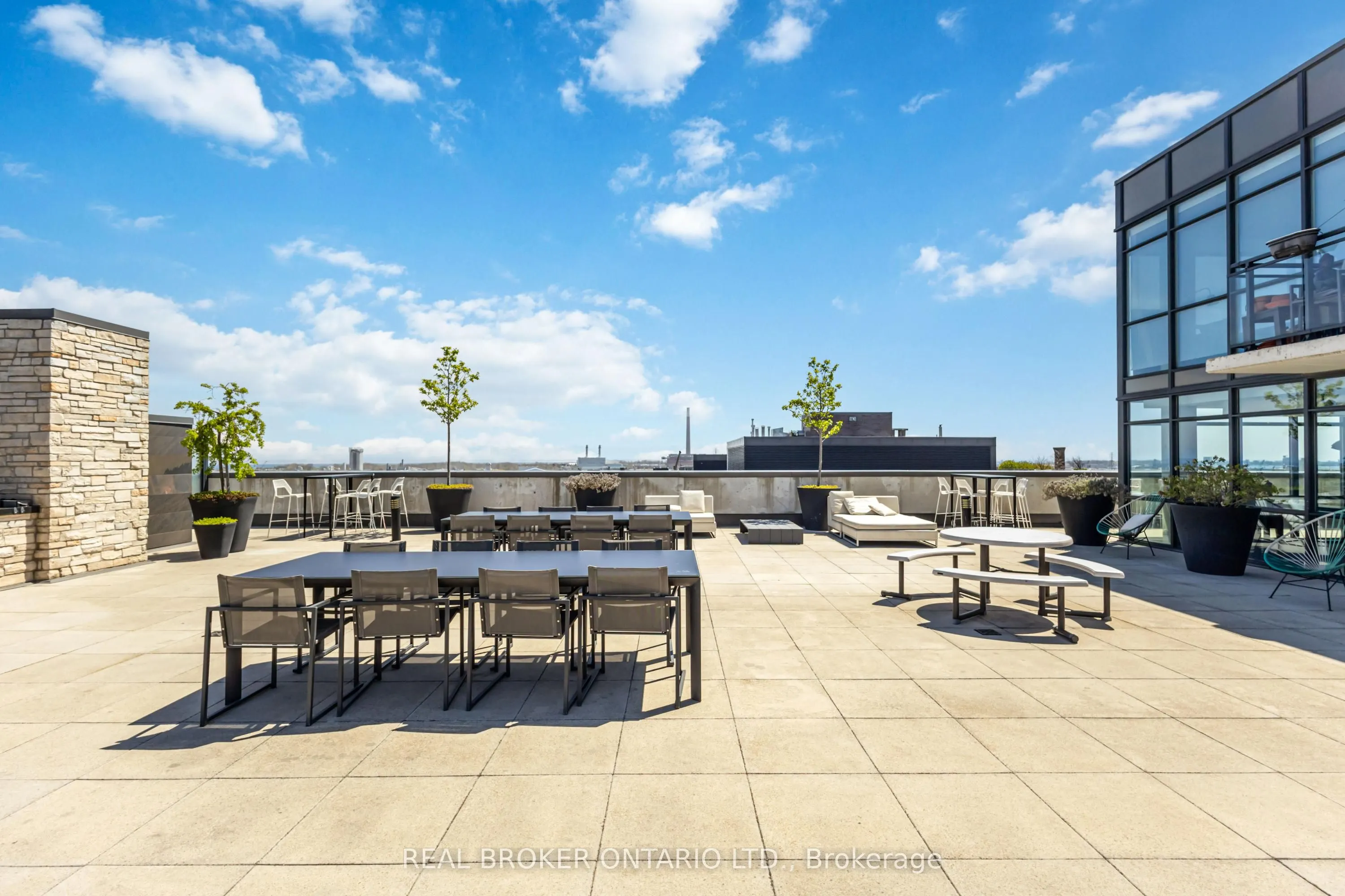 1190 Dundas Street E, #318