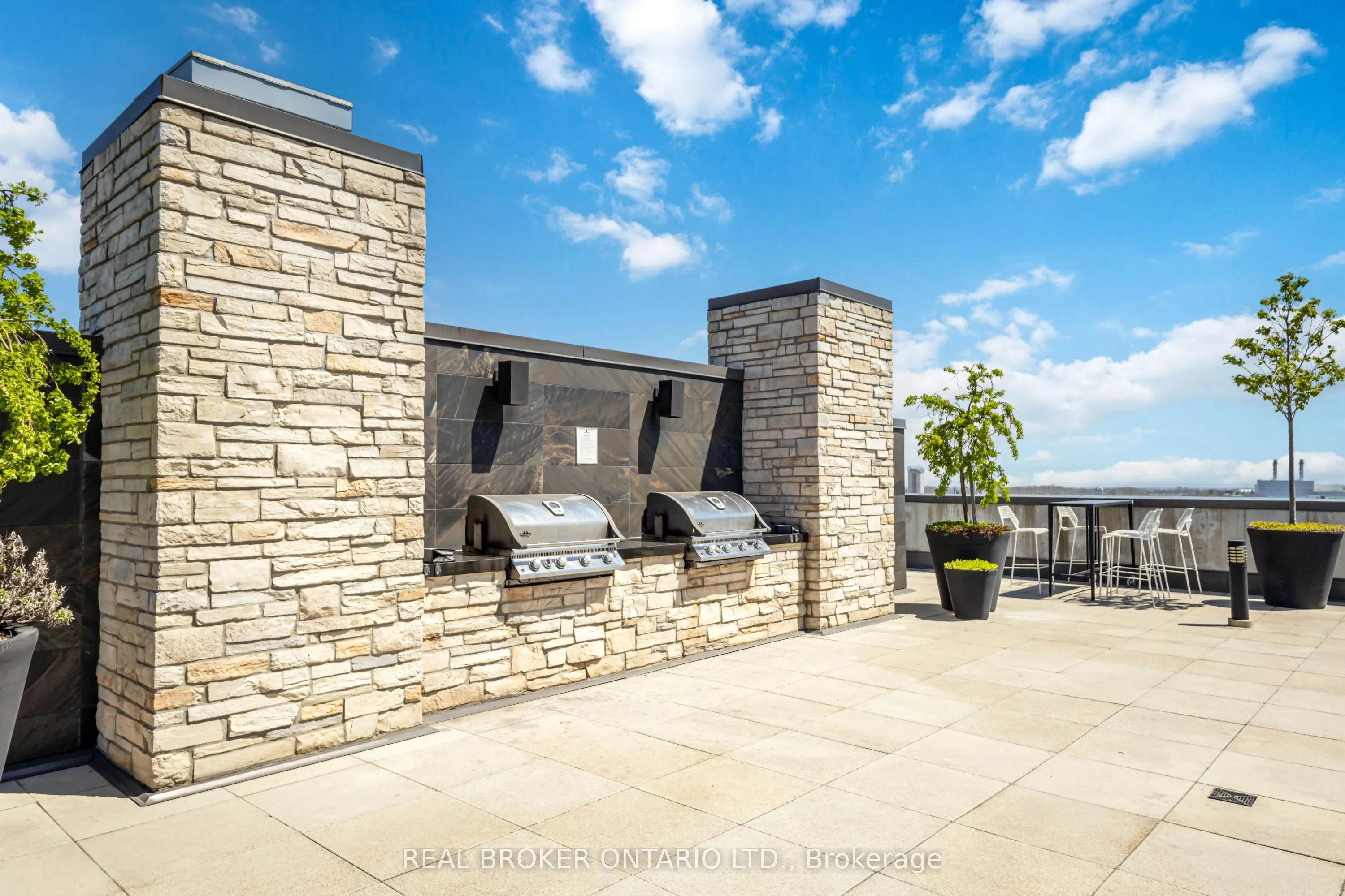 1190 Dundas Street E, #318