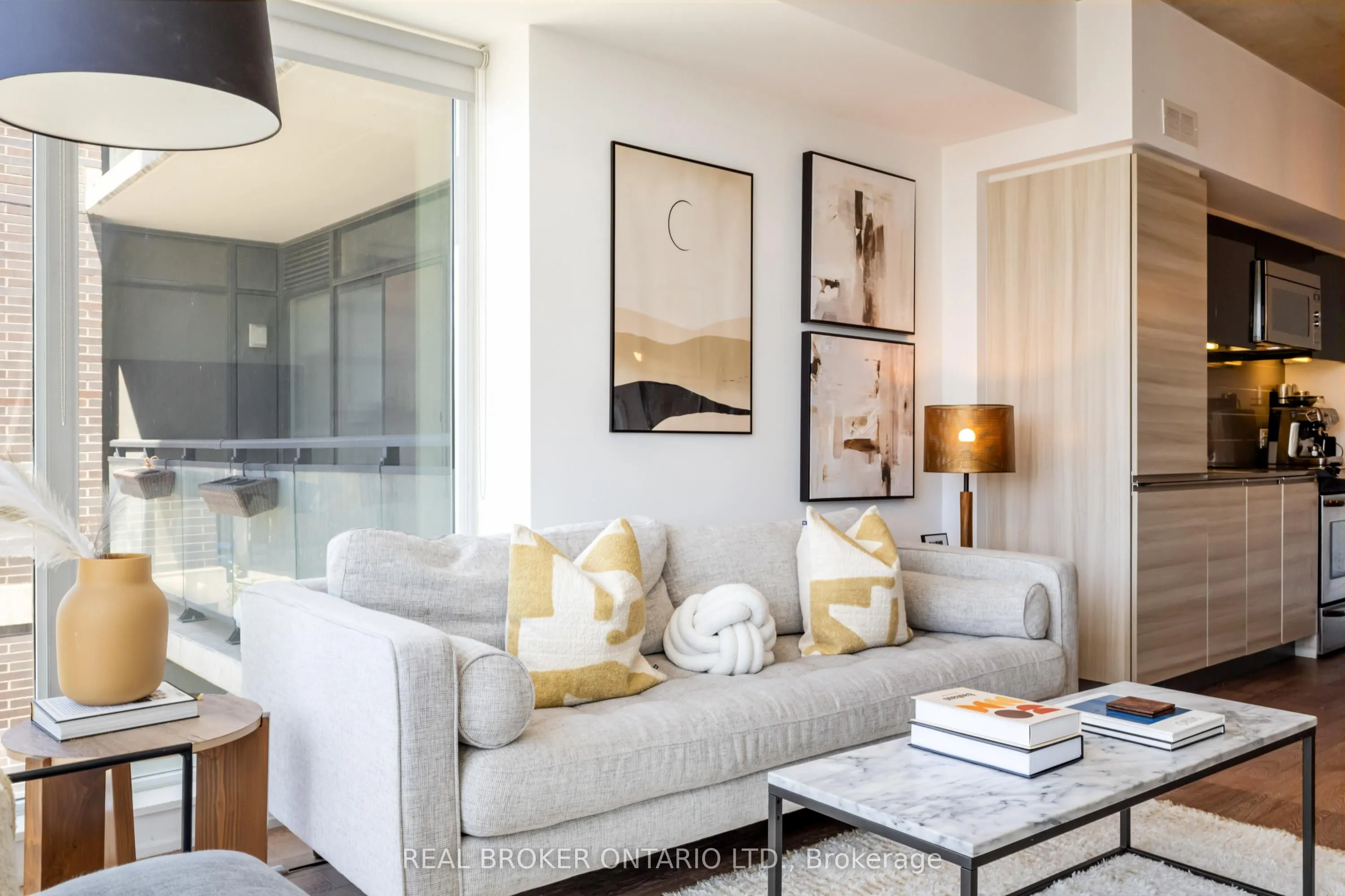 1190 Dundas Street E, #318