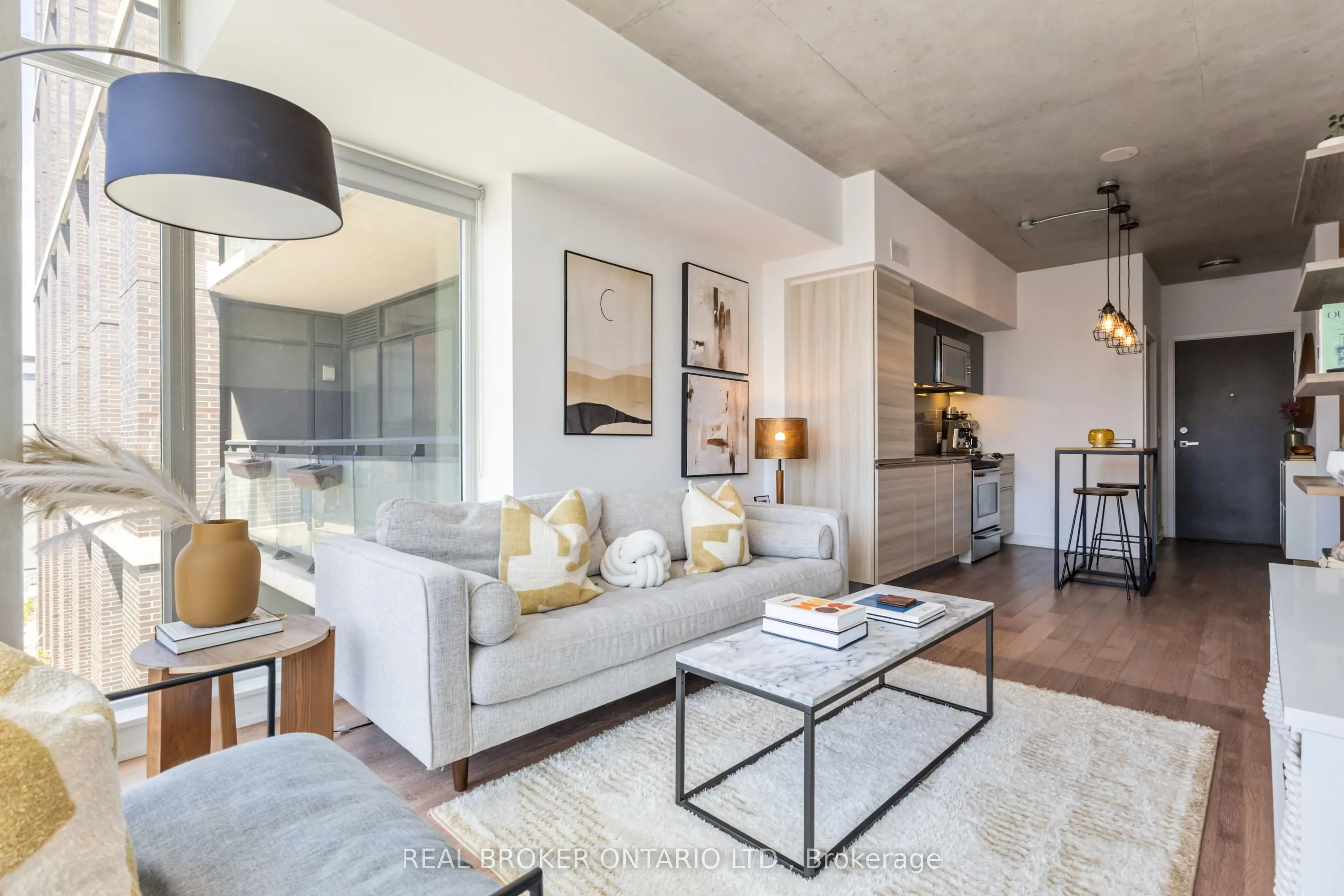 1190 Dundas Street E, #318