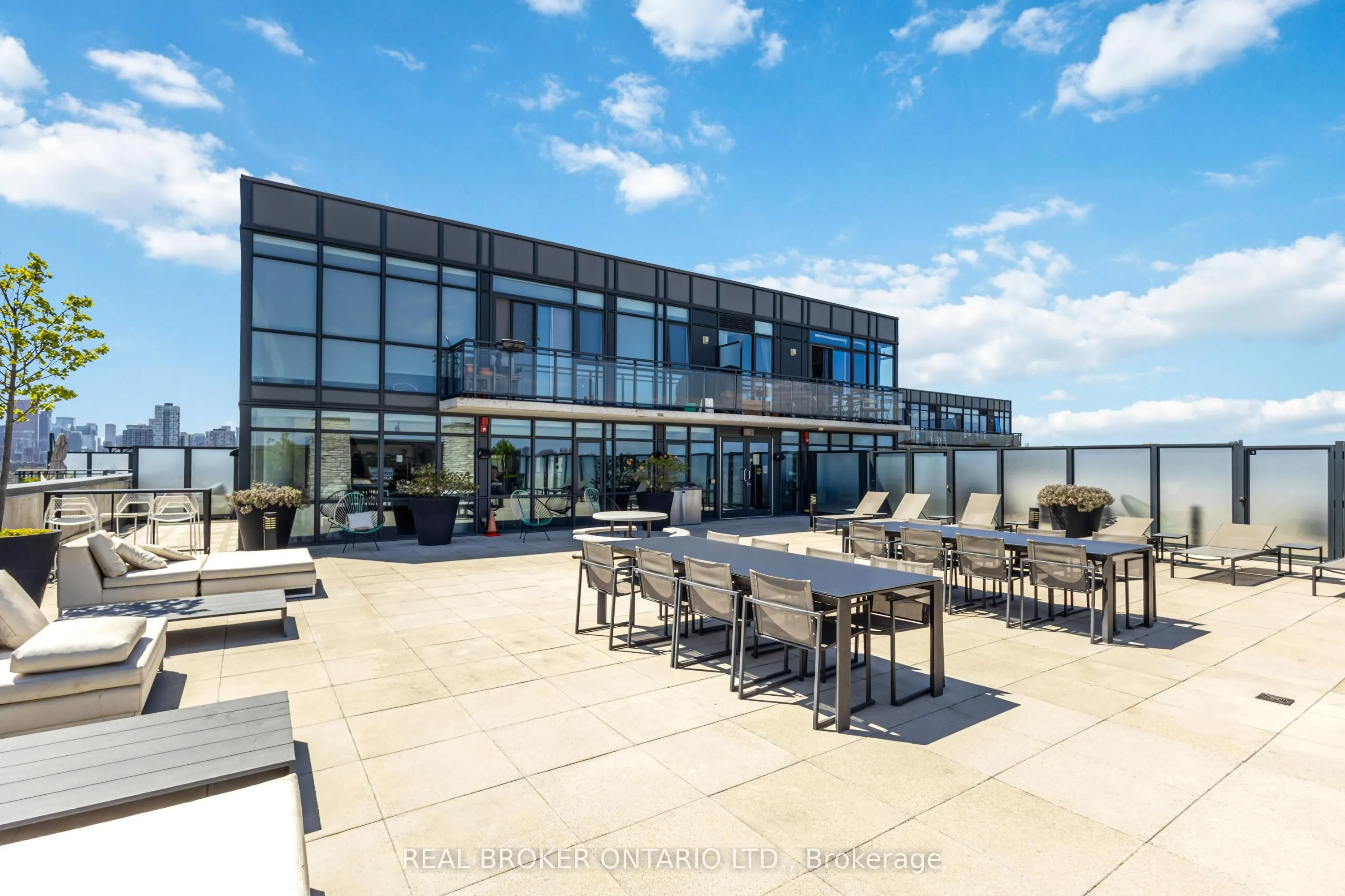 1190 Dundas Street E, #318