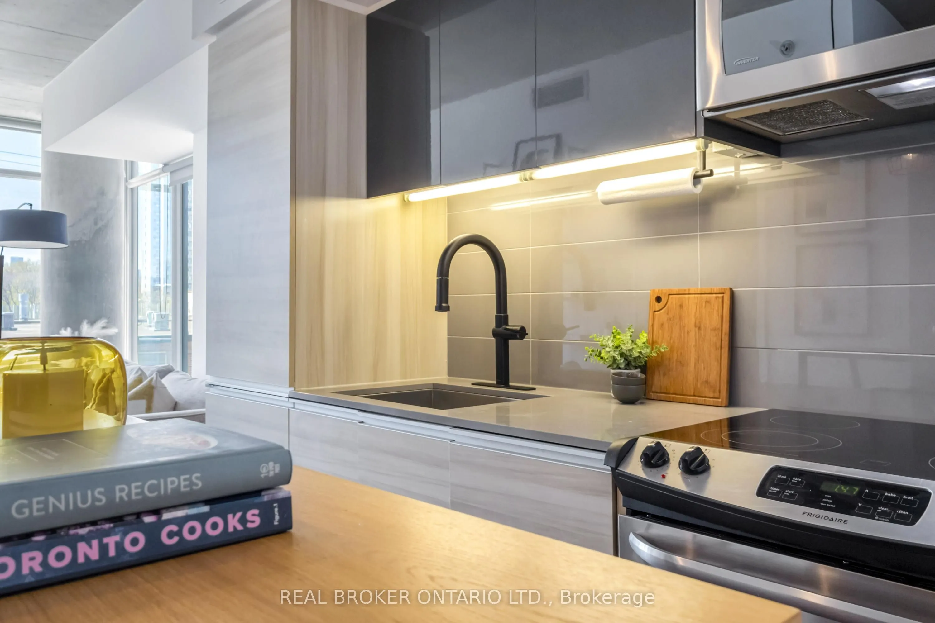 1190 Dundas Street E, #318