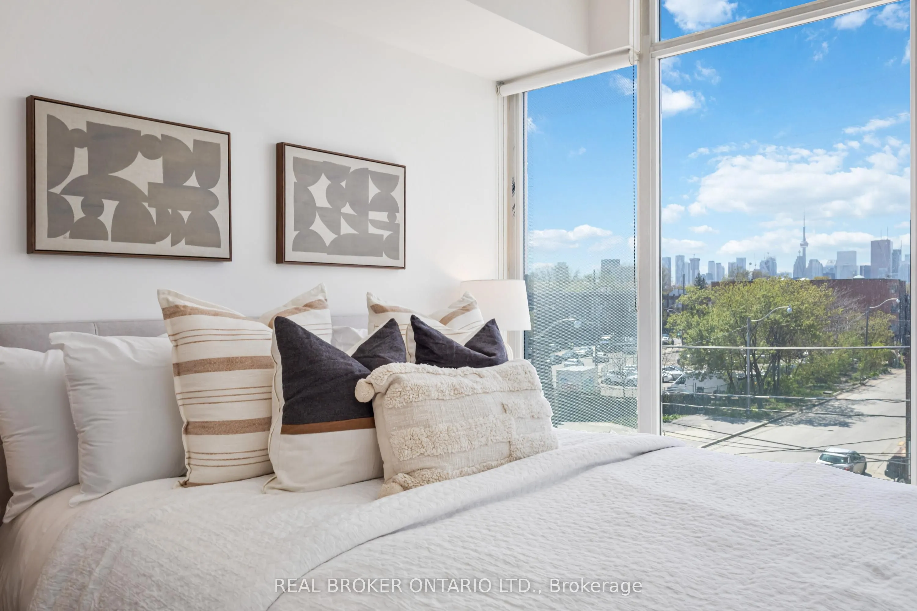 1190 Dundas Street E, #318