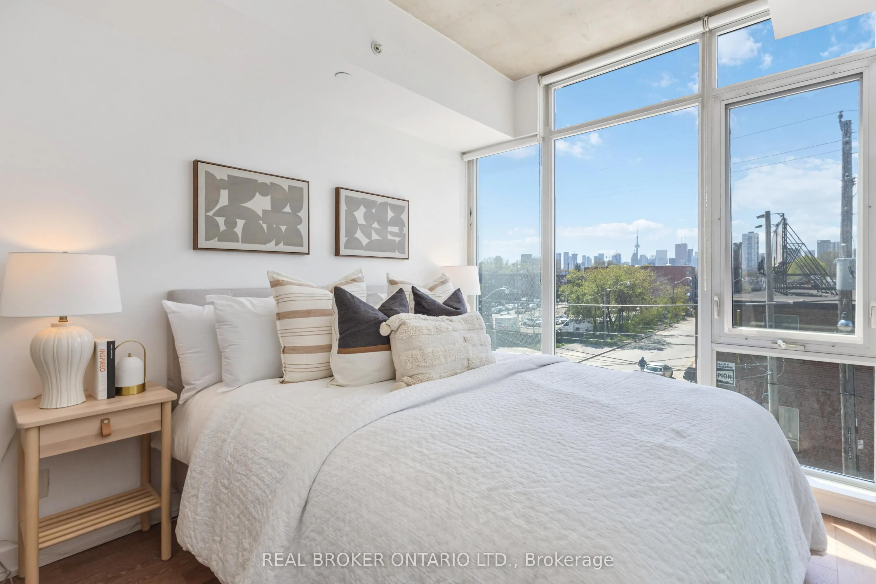 1190 Dundas Street E, #318