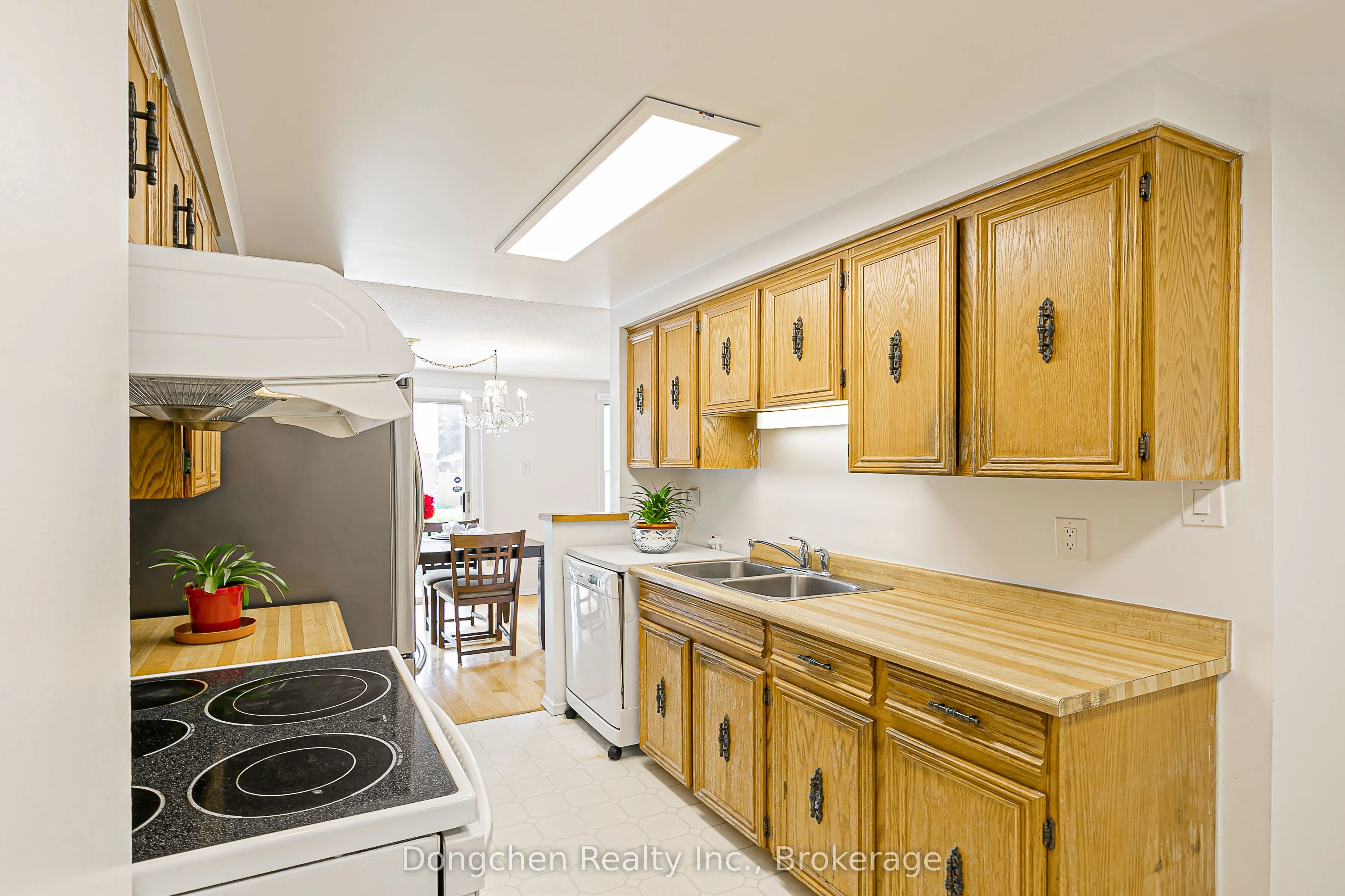 94 Mossbrook Crescent