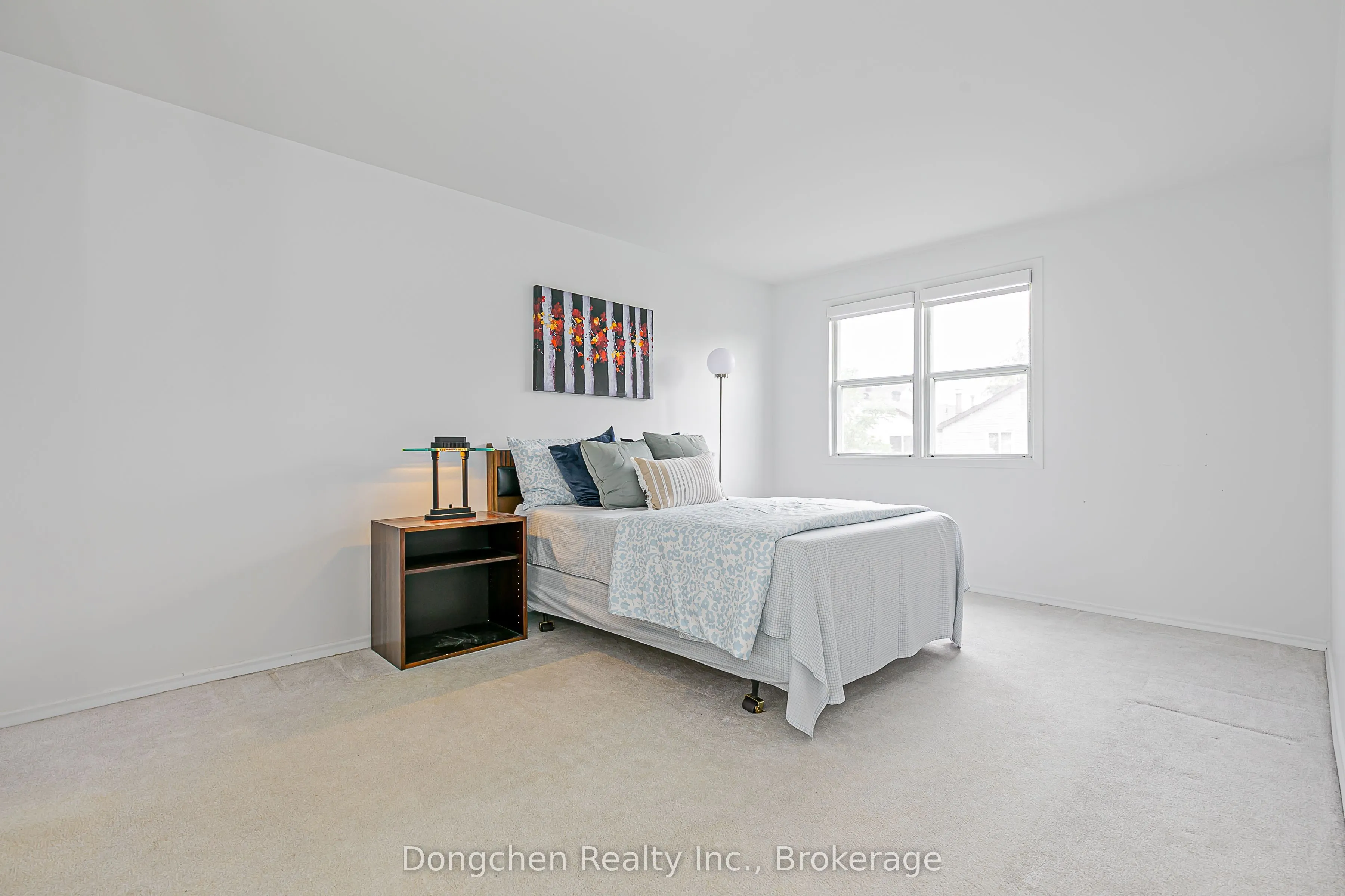 94 Mossbrook Crescent